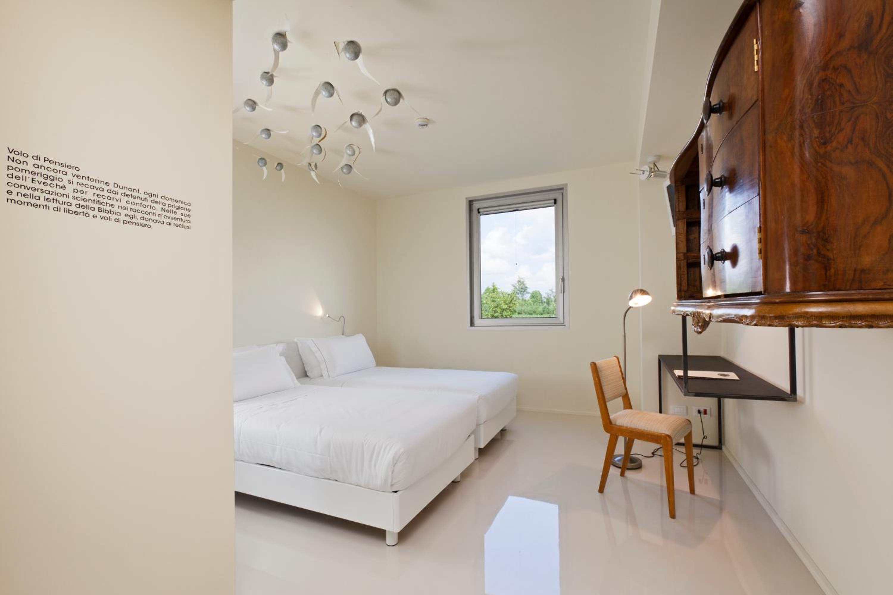 Standard Twin Room - Photo 4