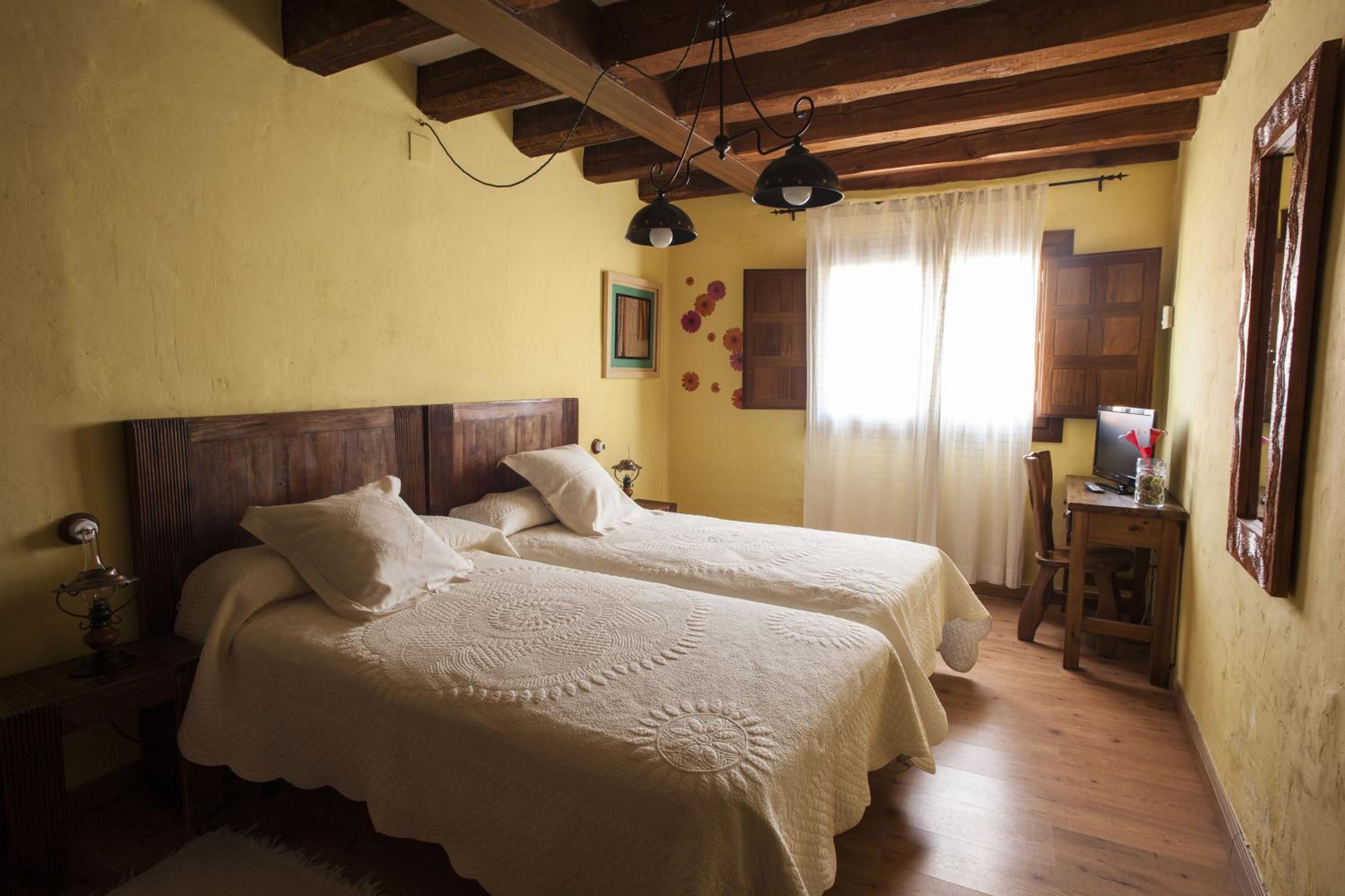 Standard Twin Room - Photo 1