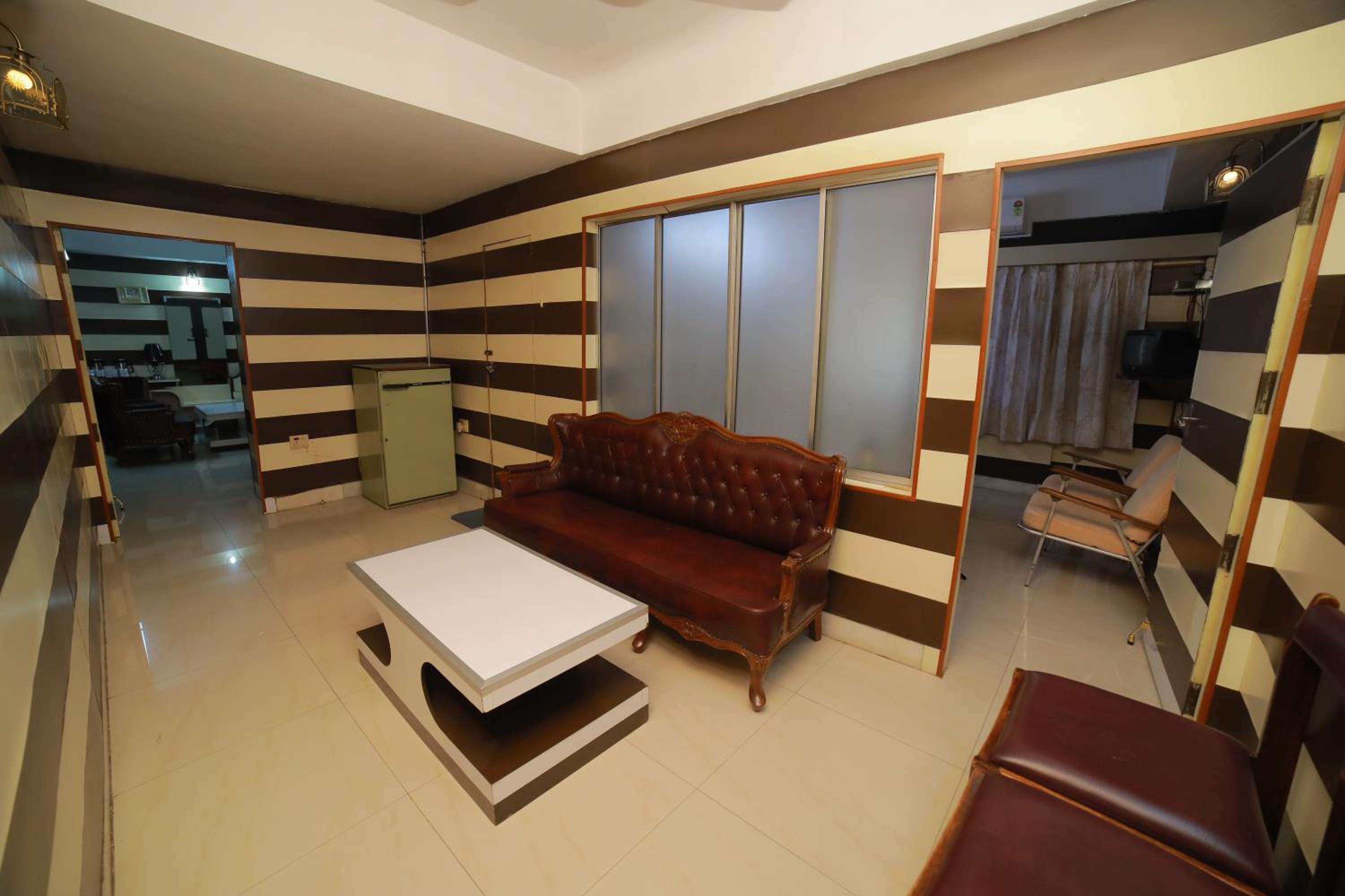 Suite - Photo 2