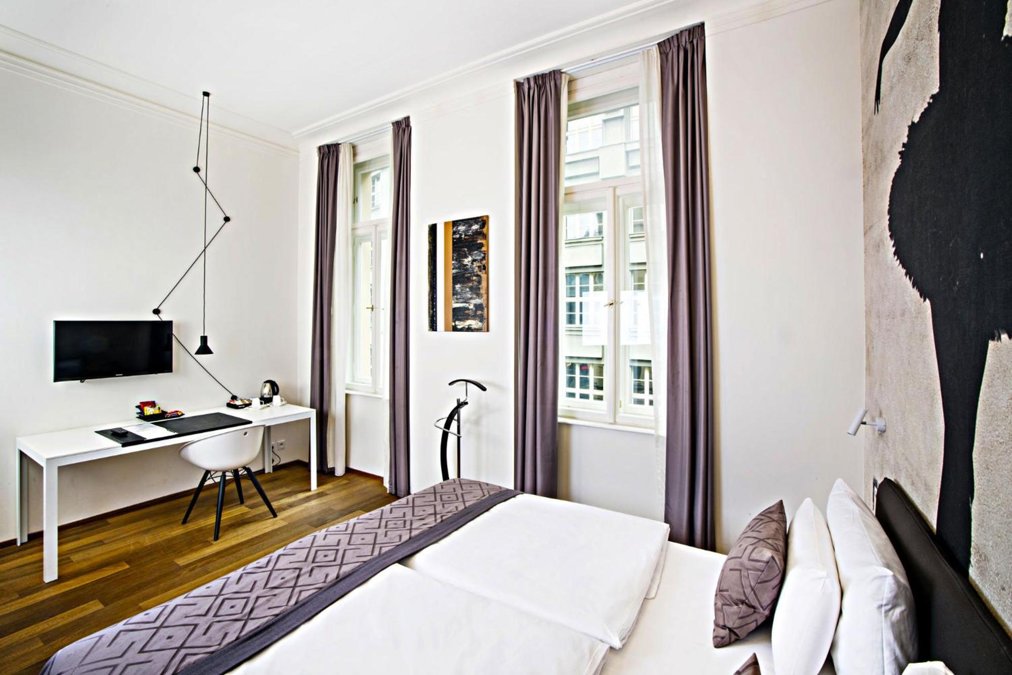 Superior Double Room with Street View