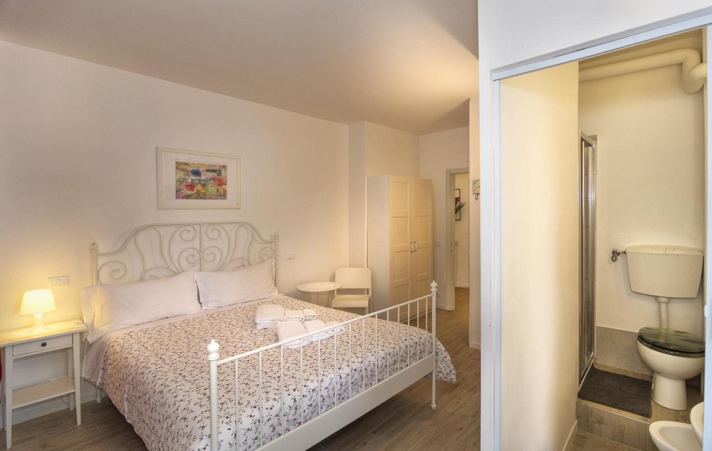 Double Room - Photo 5