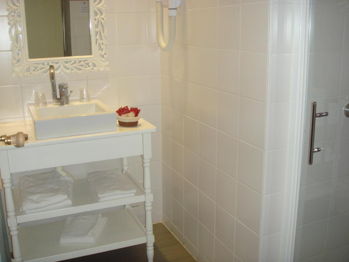 Double Room - Photo 5