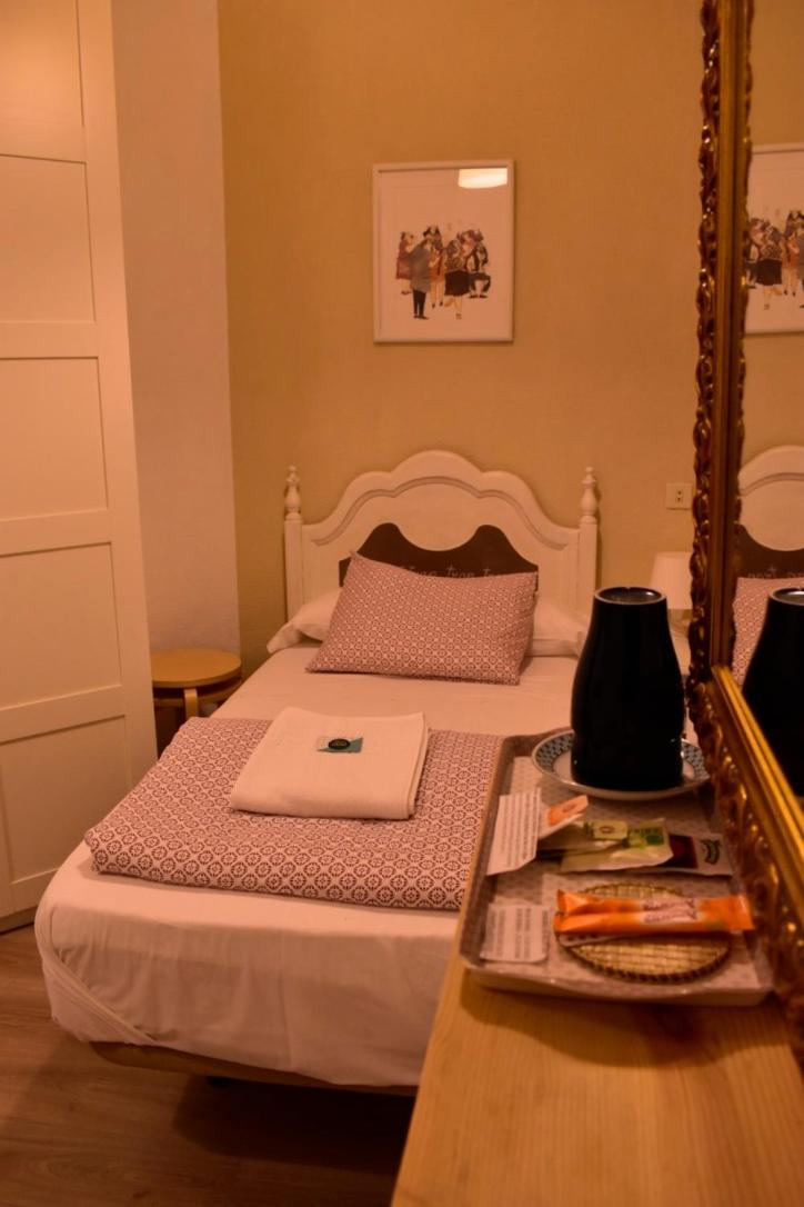 Triple Room with Private Bathroom - Photo 13
