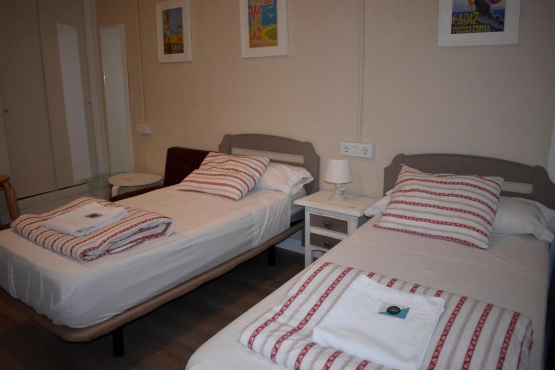 Triple Room with Private Bathroom - Photo 10