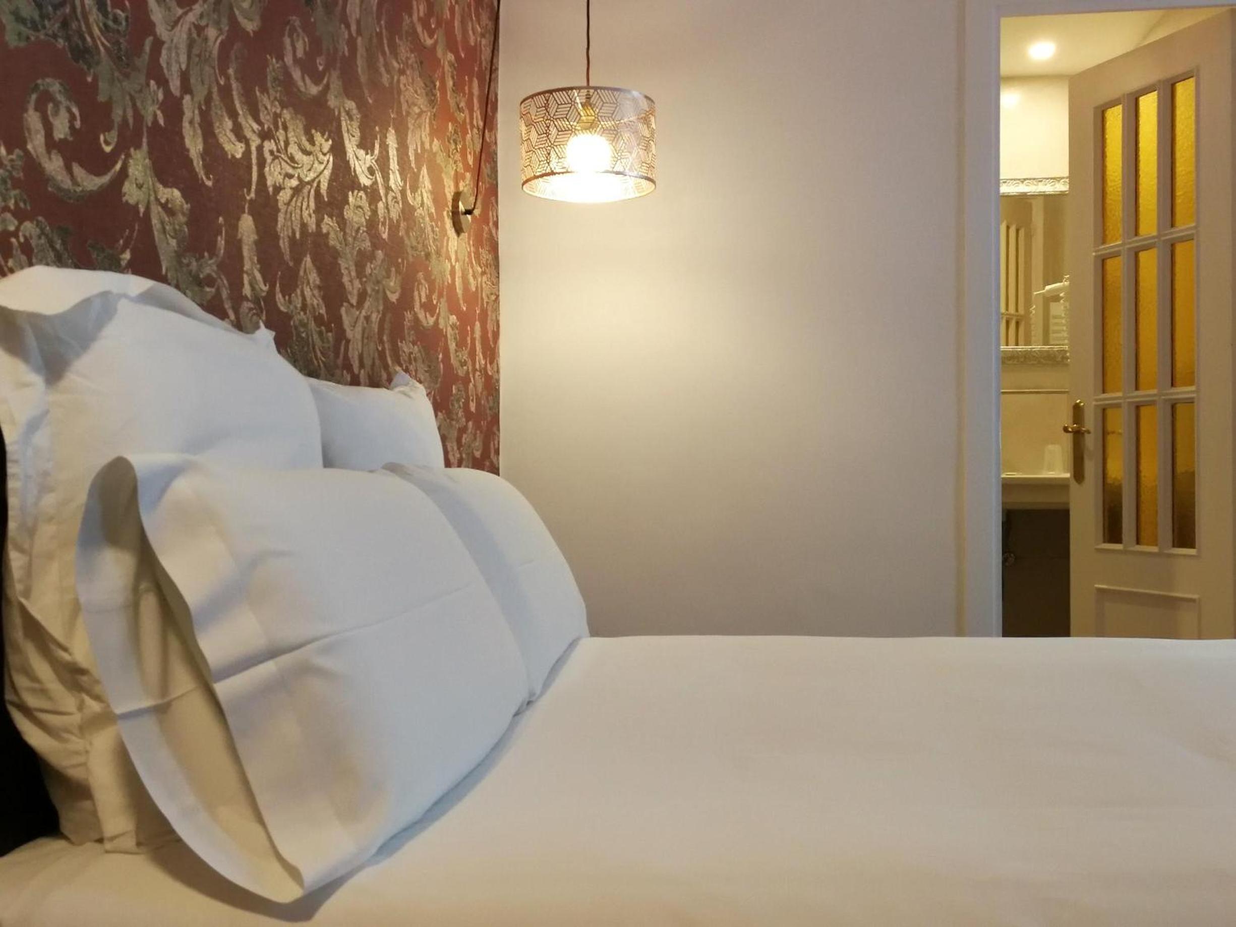 Double or Twin Room - Photo 3