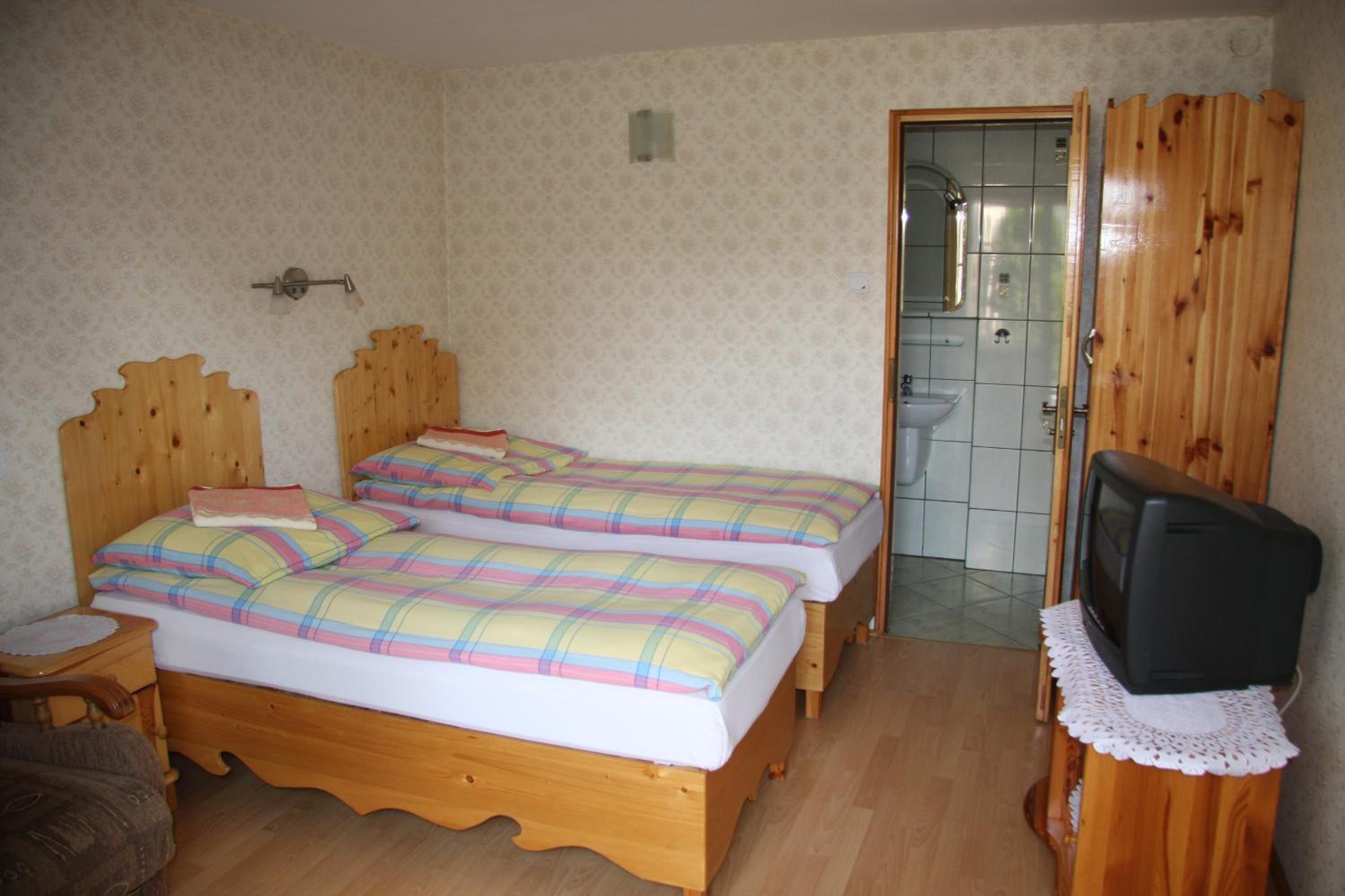 Twin Room - Photo 10