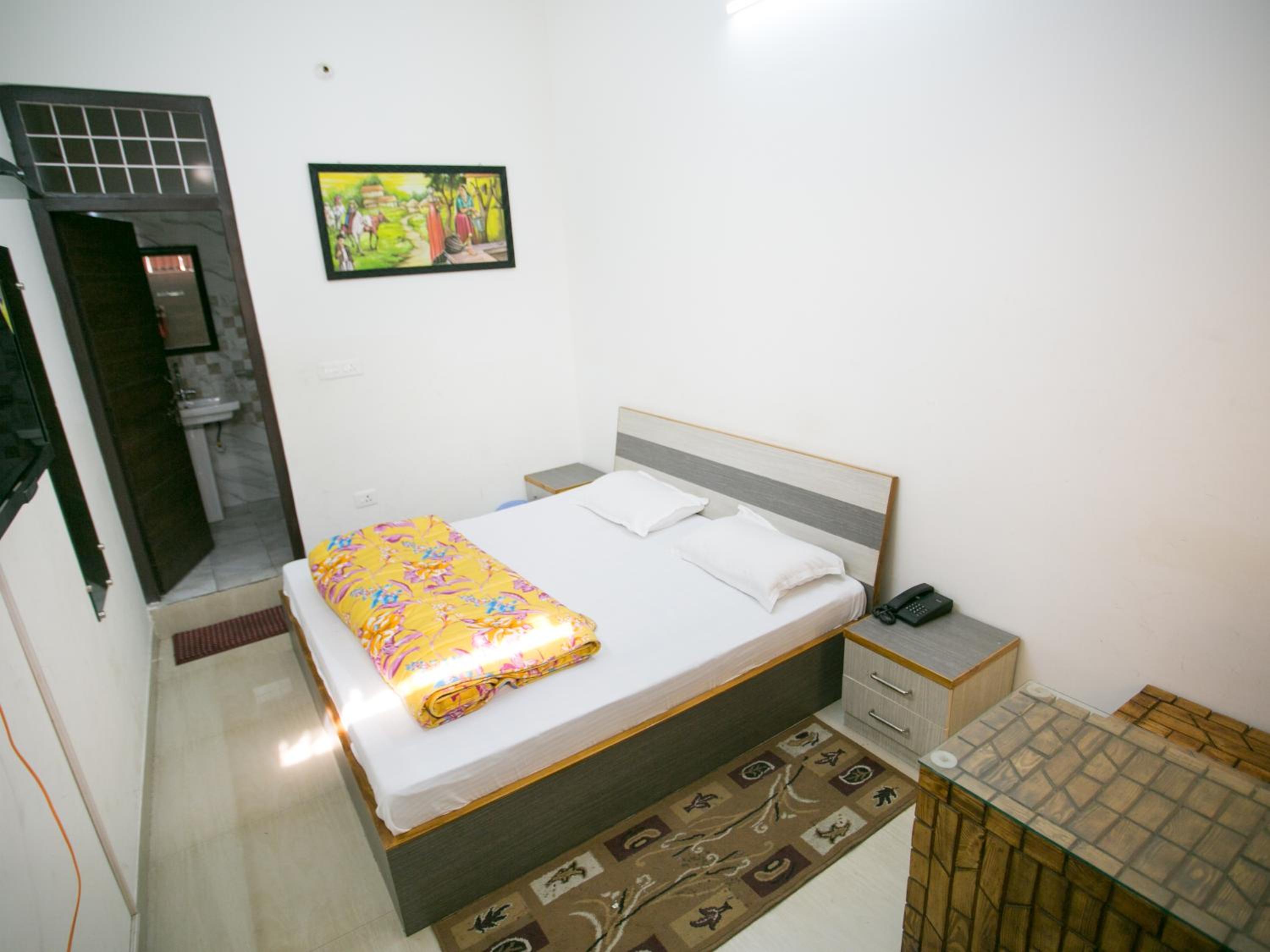 Budget Double Room - Photo 3