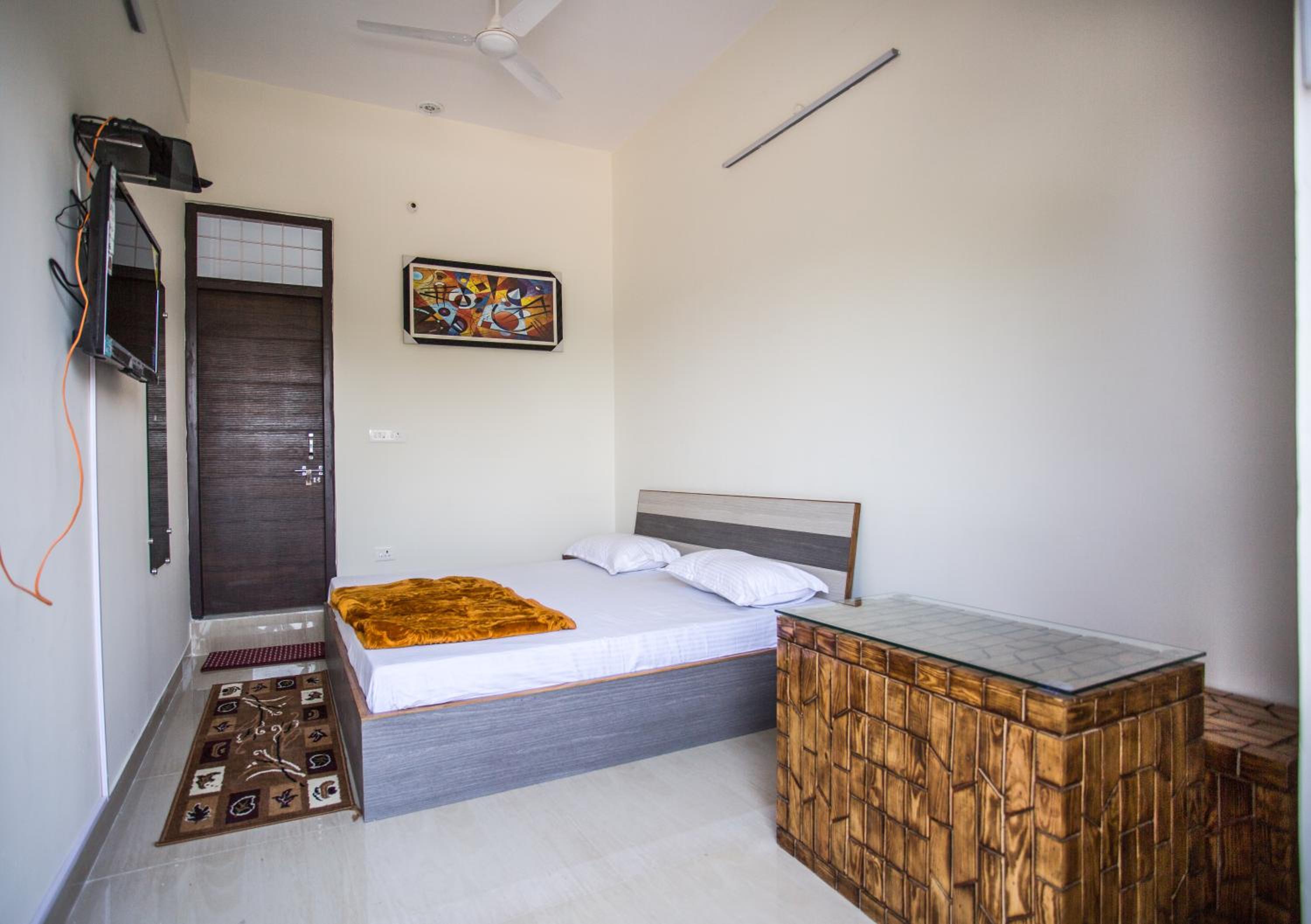 Budget Double Room - Photo 1