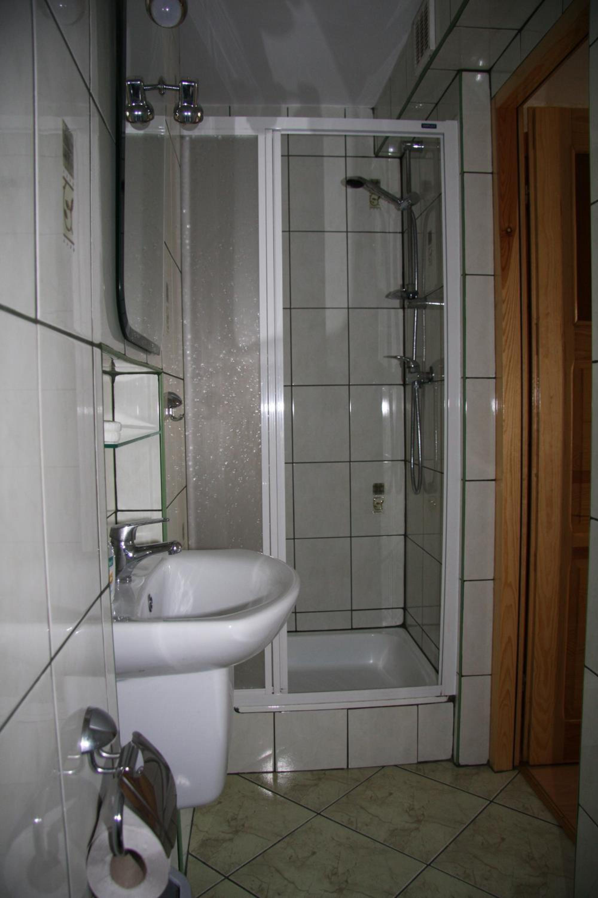 Twin Room - Photo 2