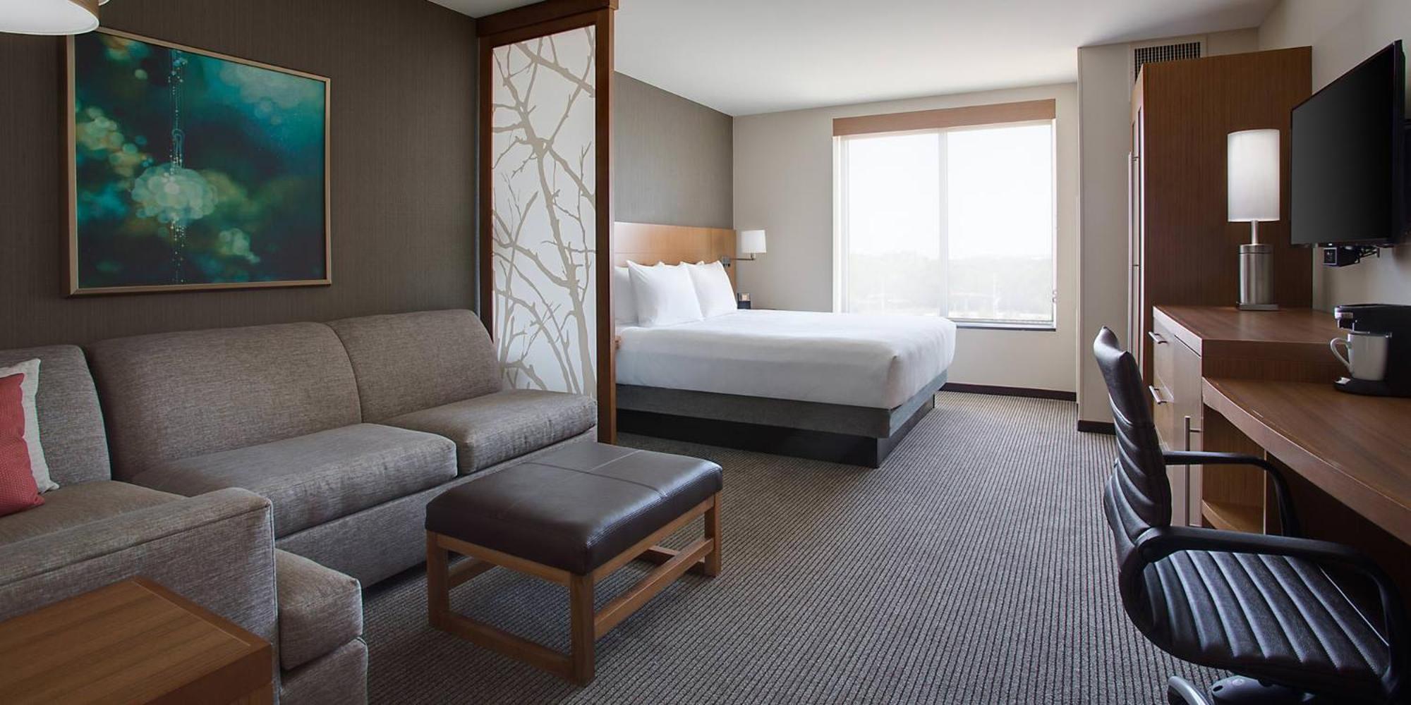 King Room with Roll-In Shower - Disability Access/High Floor photo 3