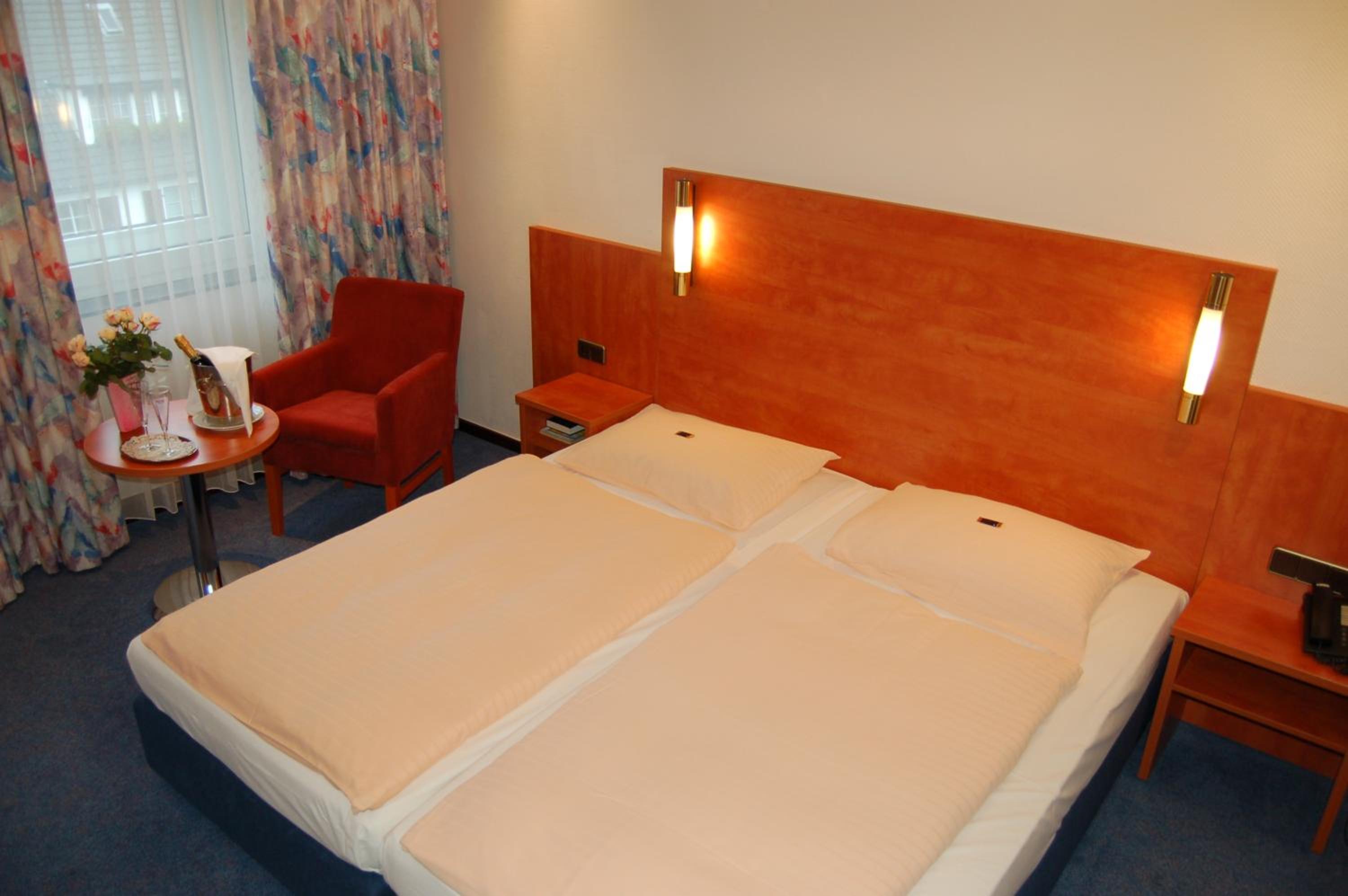Single Room photo 2