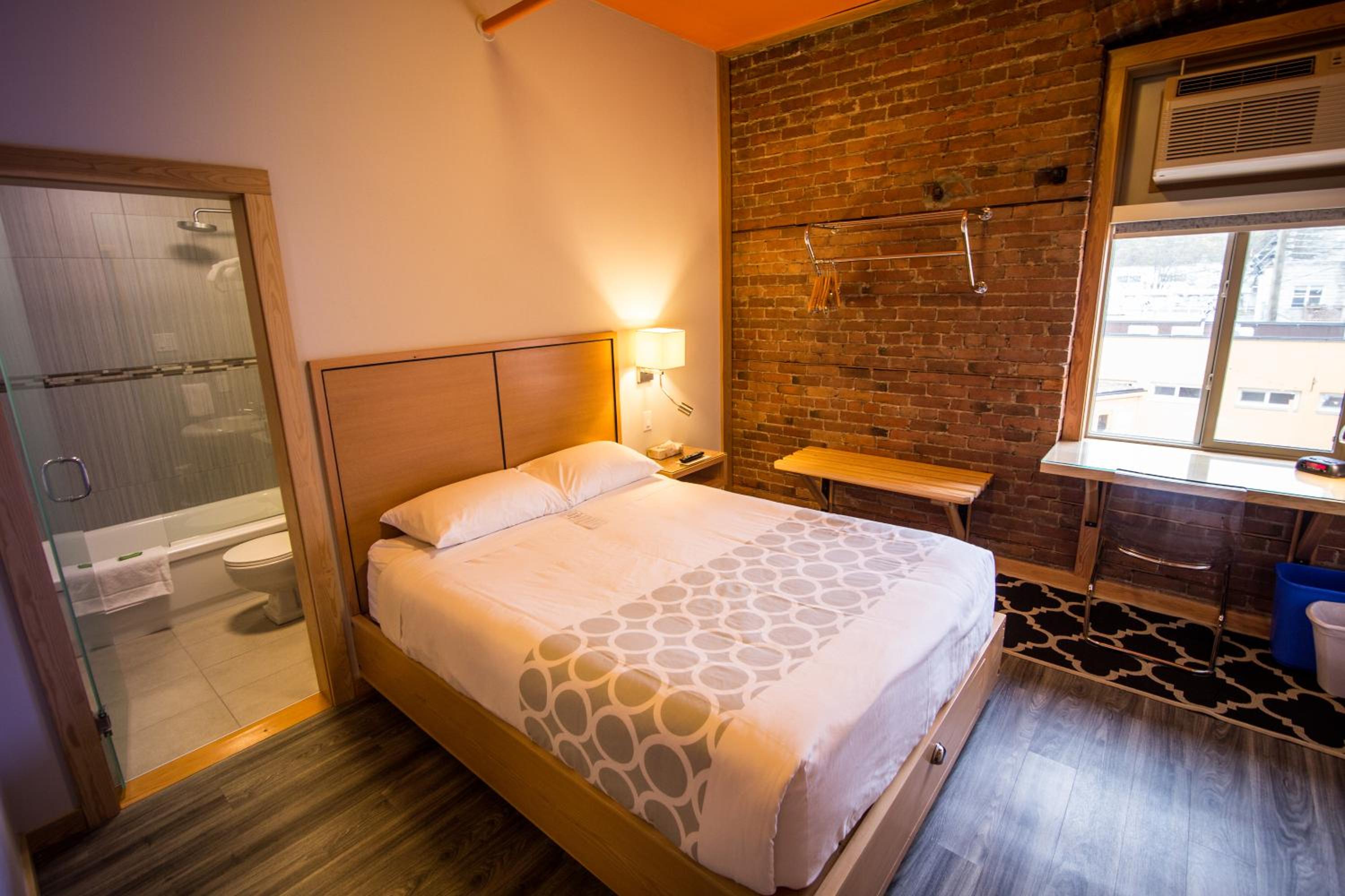 Economy Queen Room photo 1