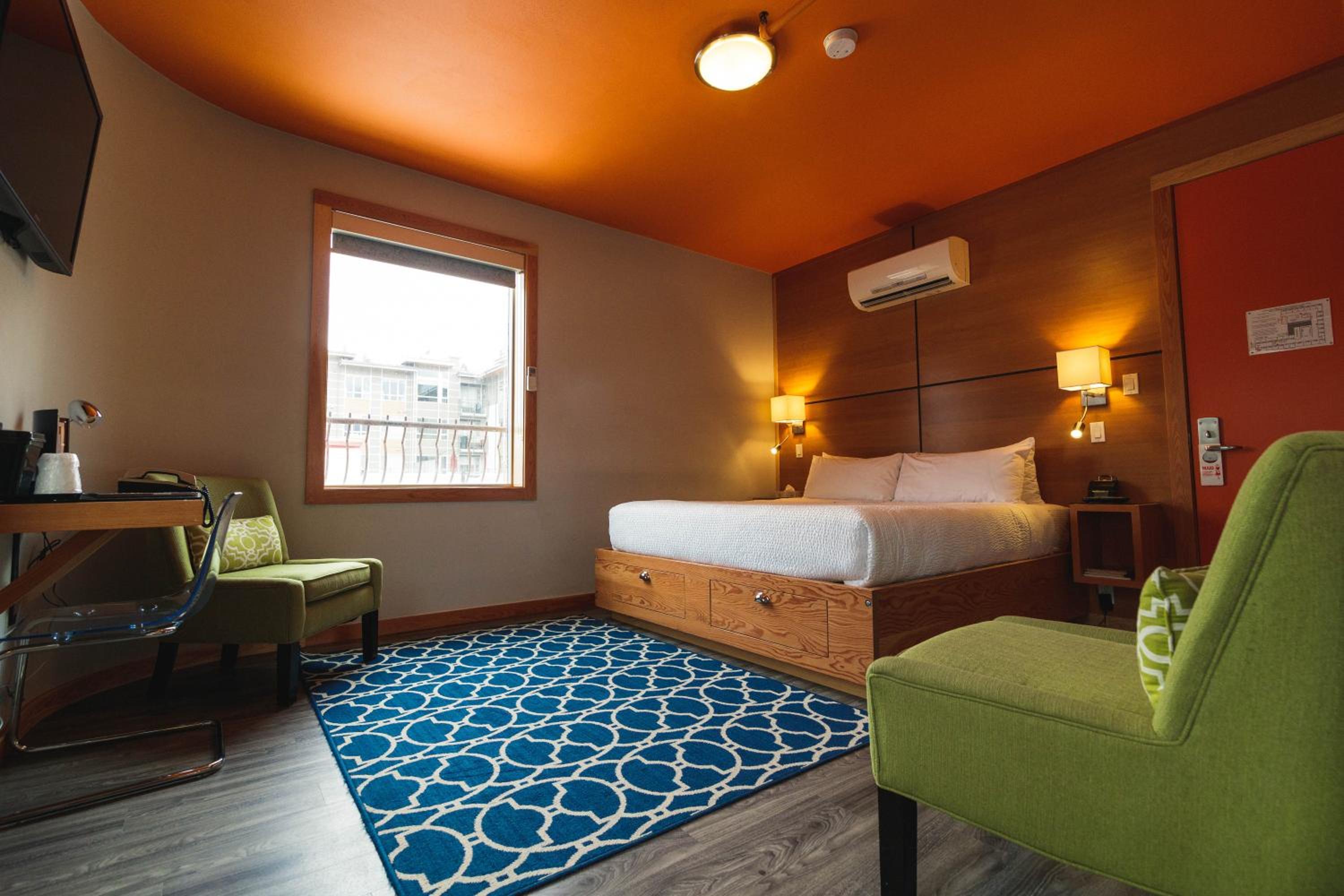 Deluxe King Room photo 1