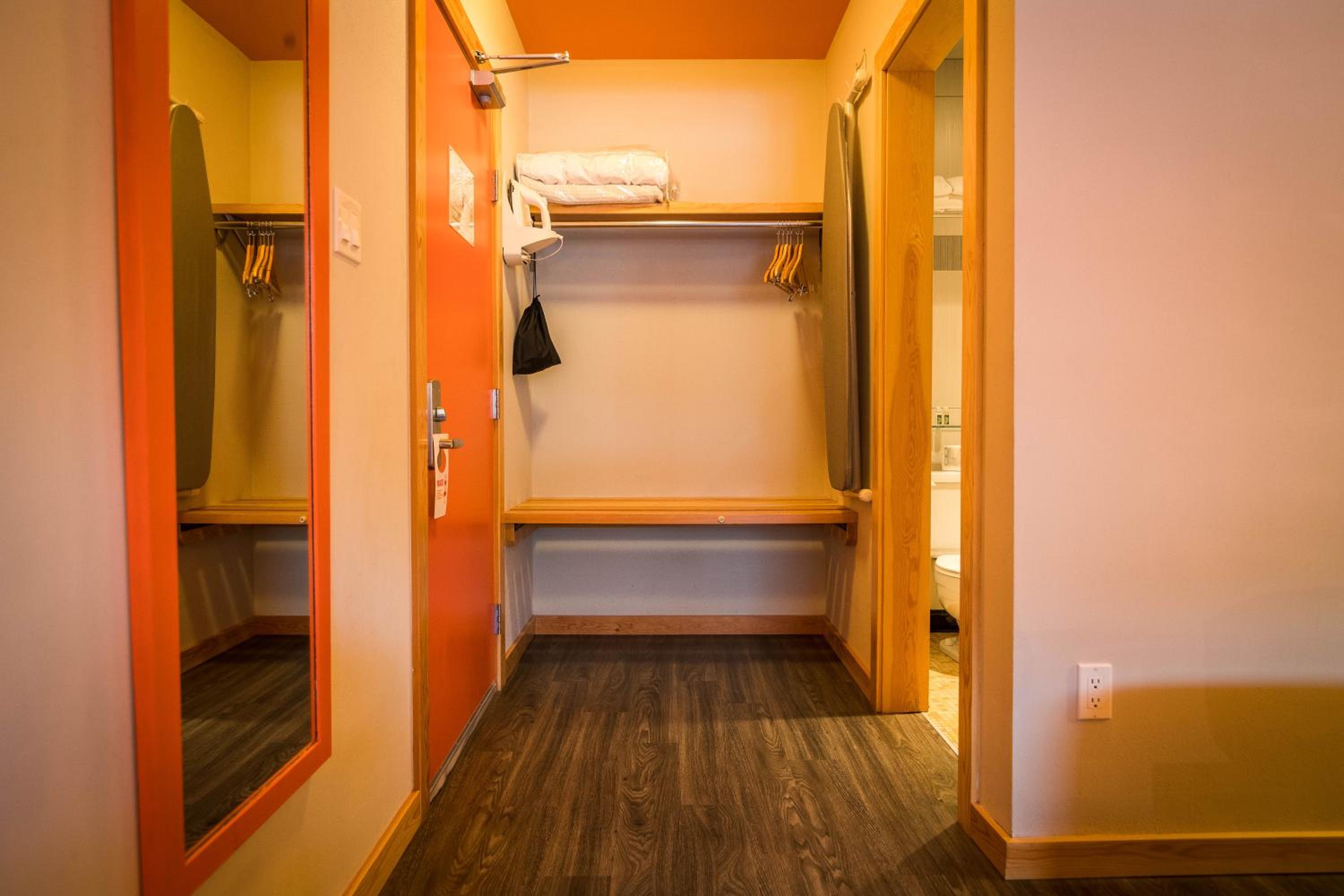 Deluxe Queen Room with Two Queen Beds photo 3