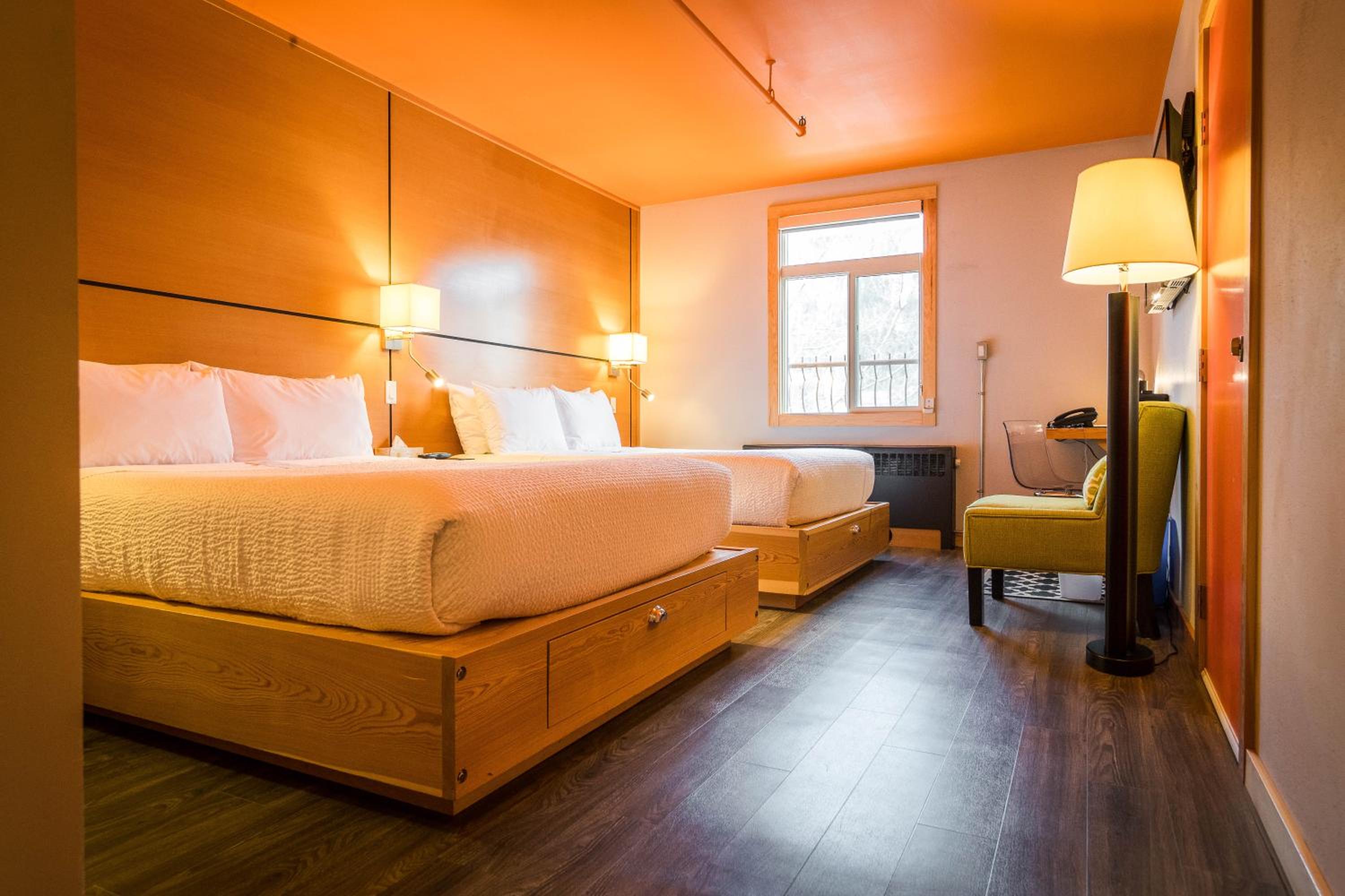 Deluxe Queen Room with Two Queen Beds photo 2