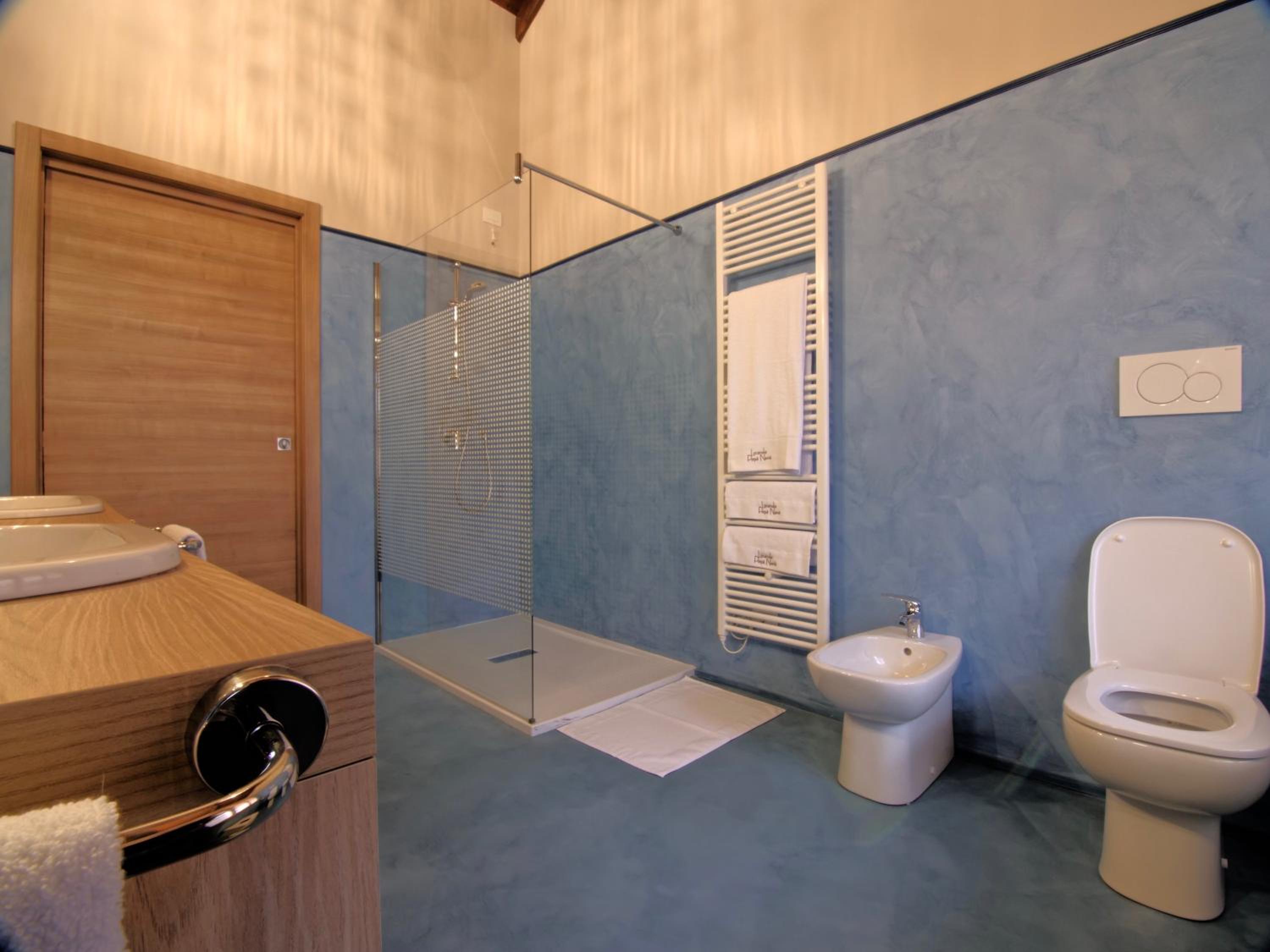 Deluxe Triple Room photo 2