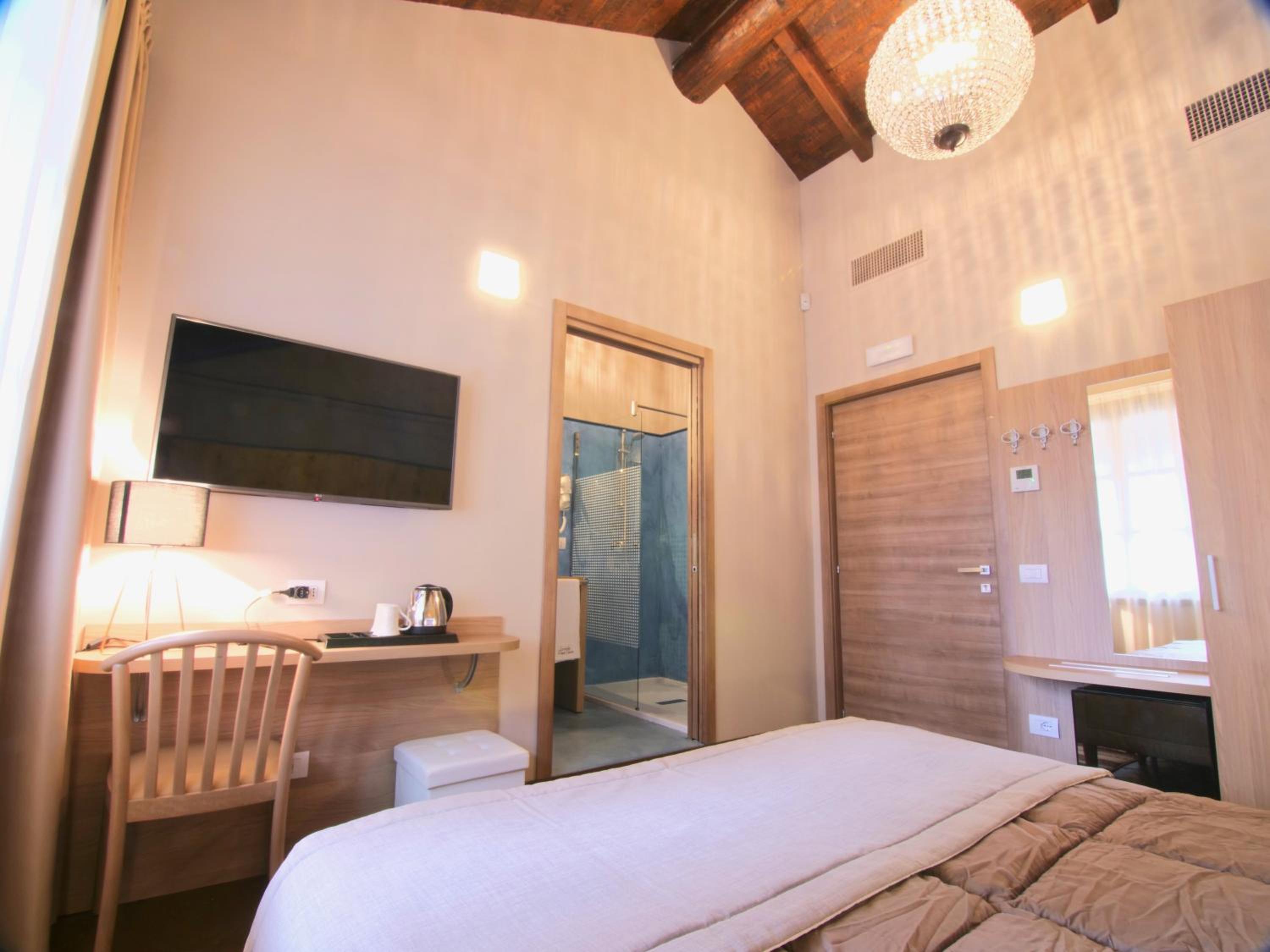 Large Double Room photo 2
