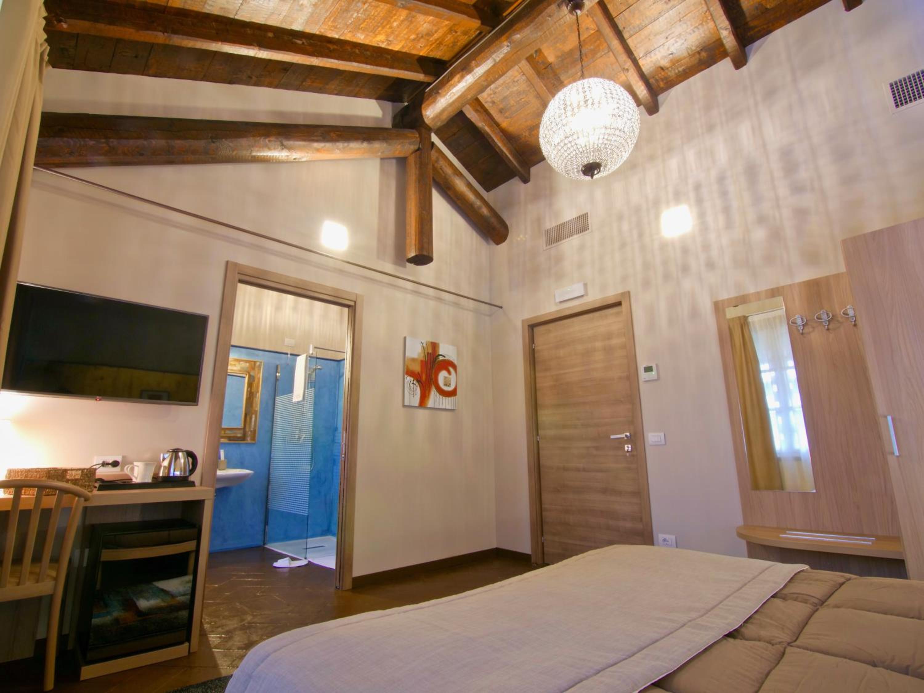 Large Double Room photo 2