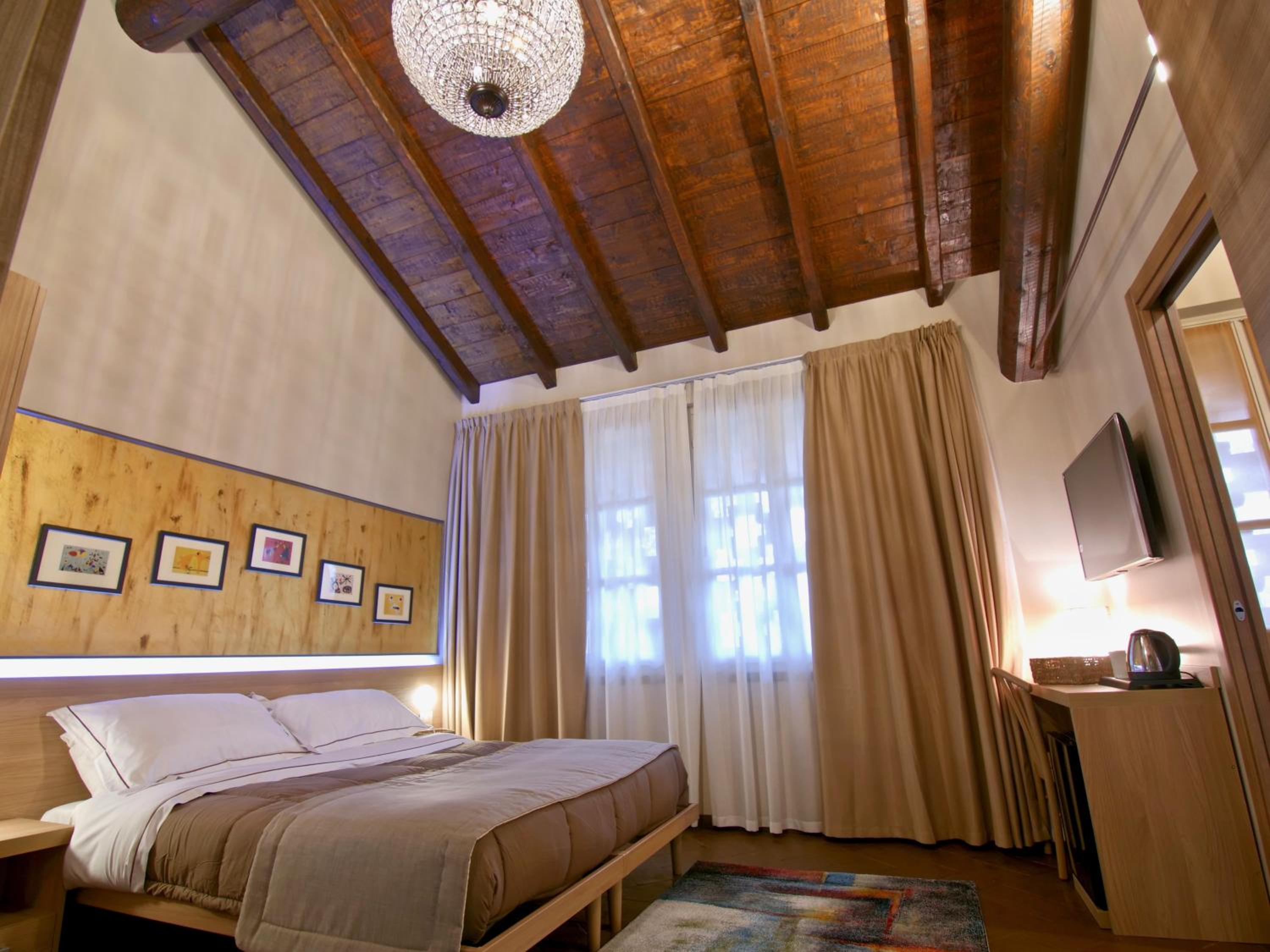 Large Double Room photo 1