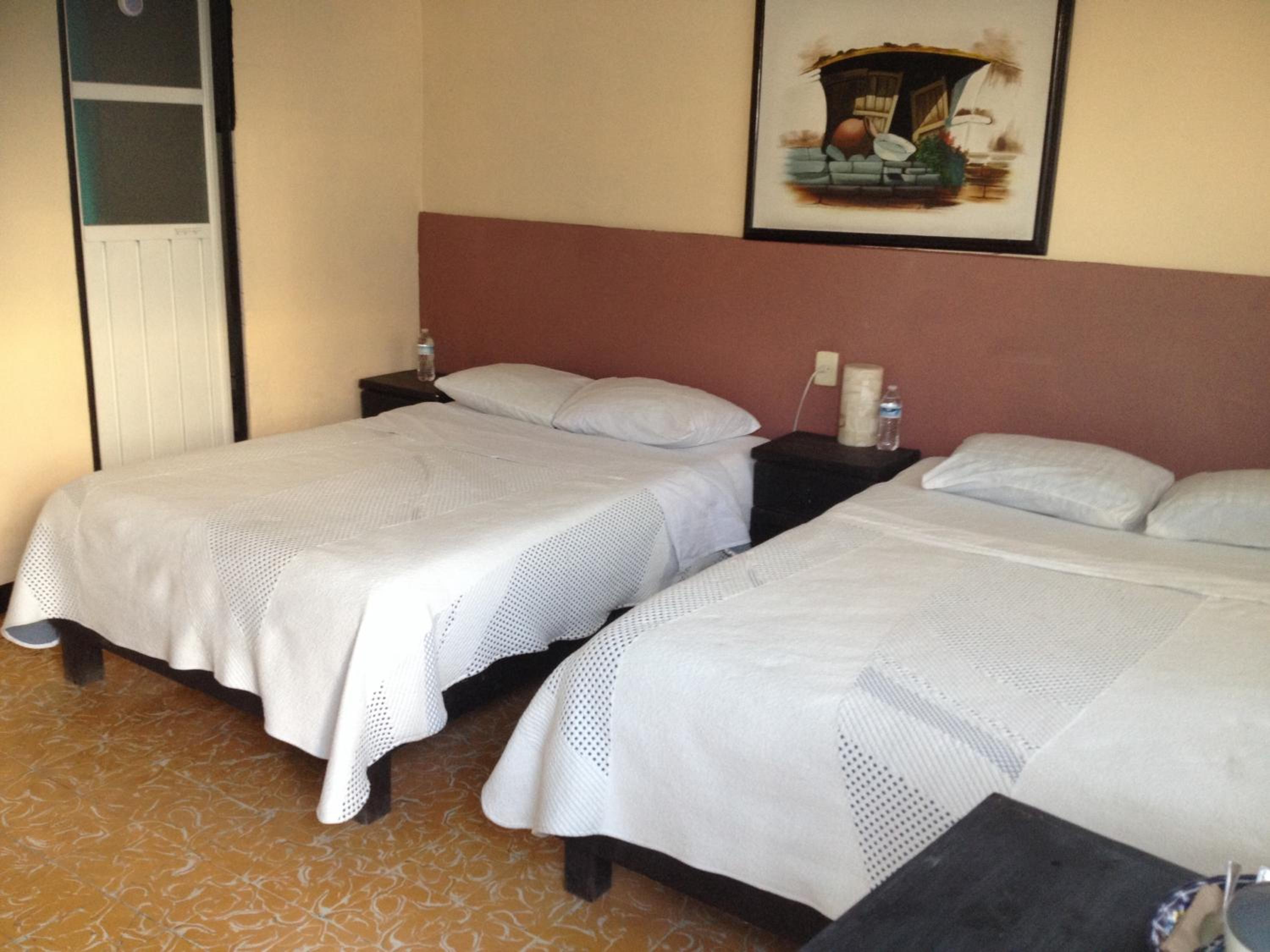 Classic Twin Room - Photo 4