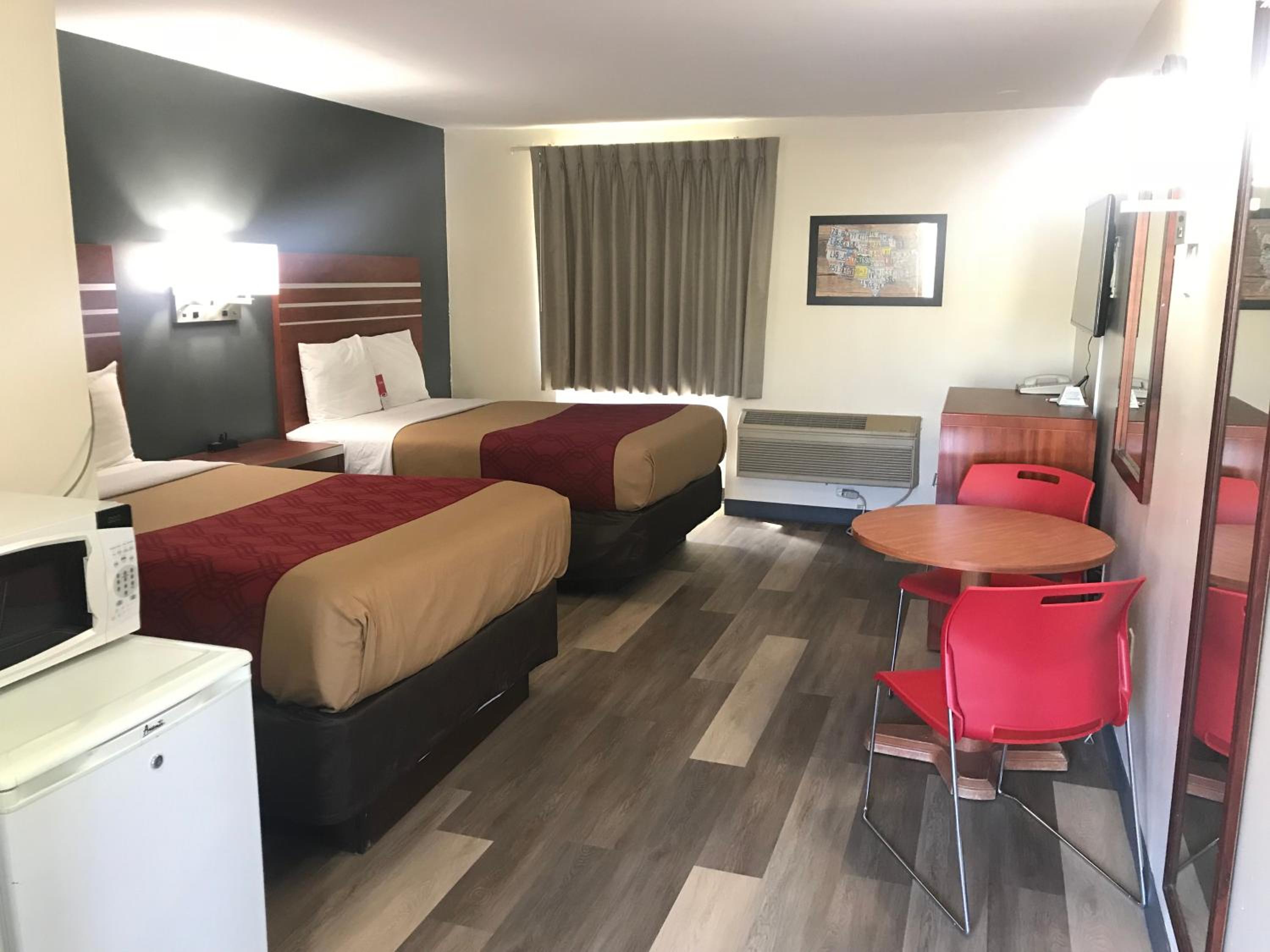 Double Room with Two Double Beds - Smoking - Photo 4