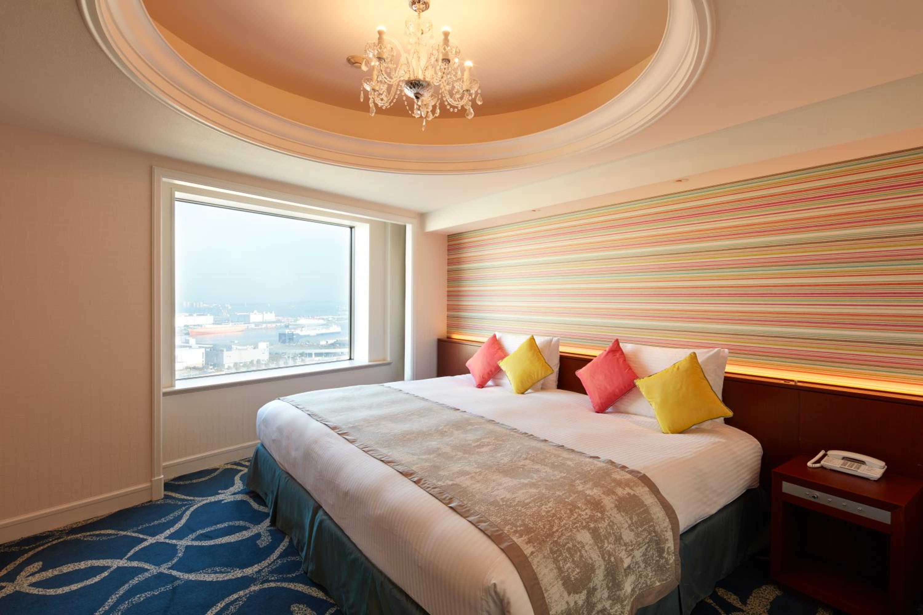 Family Room - Rainbow Bridge Side - Non-Smoking photo 3