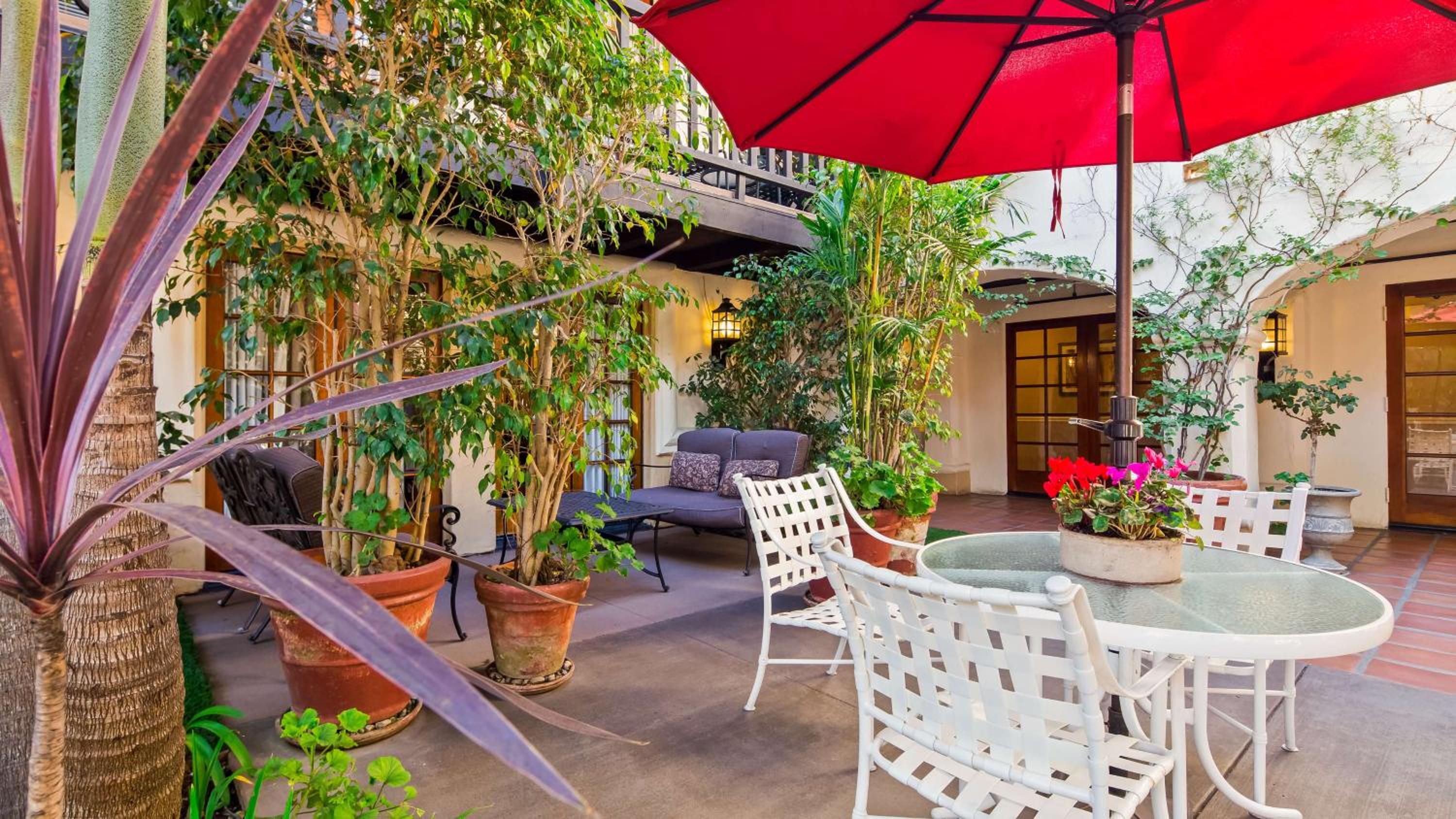 King Room with Courtyard View - Photo 7