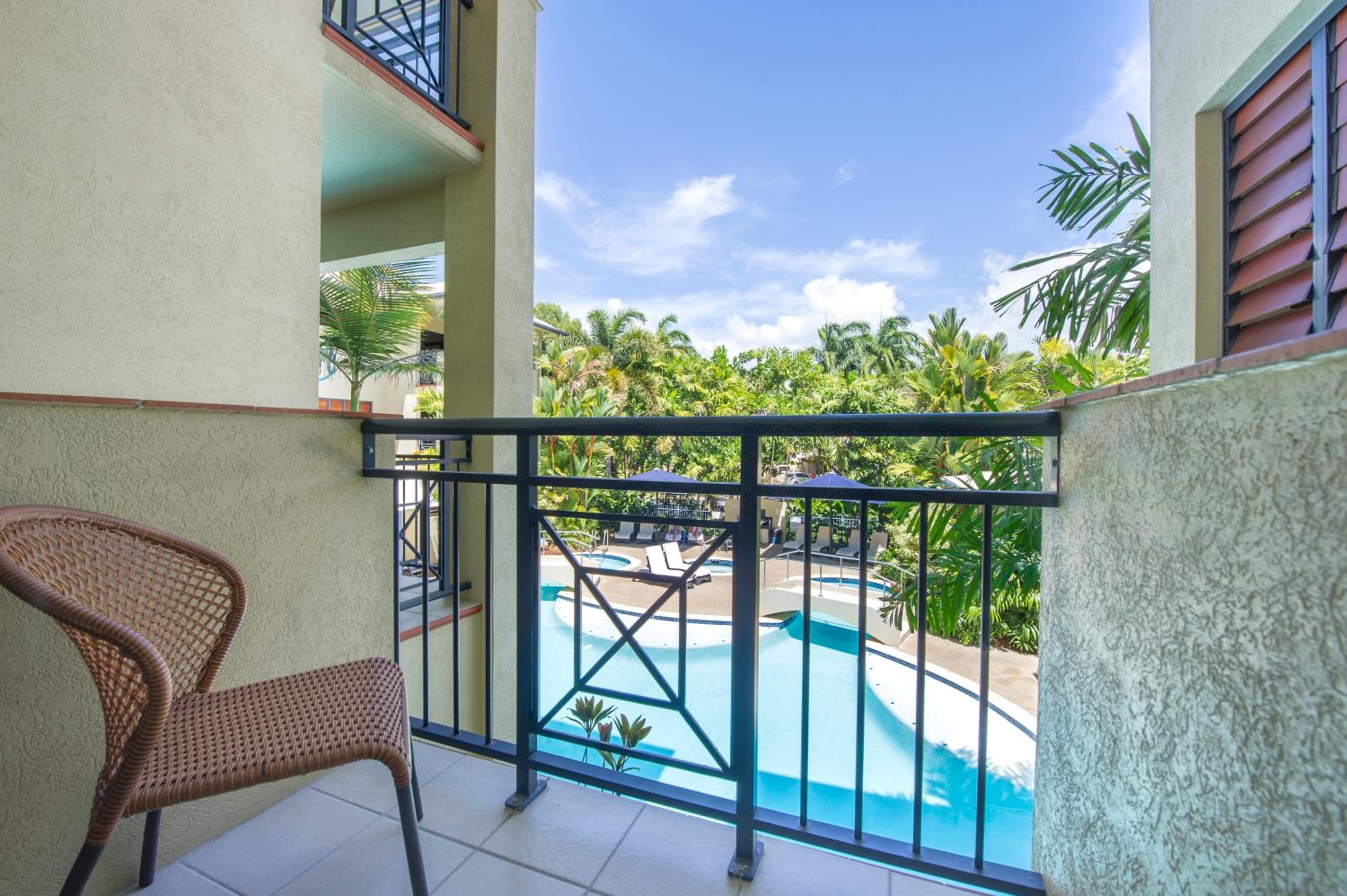 Studio with Pool View - Photo 2