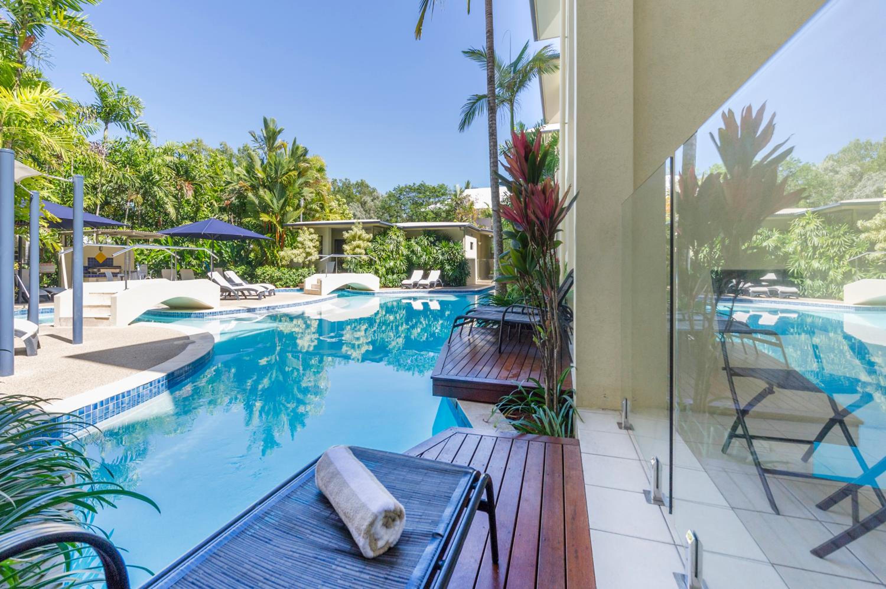 Studio Pool Access - Photo 2