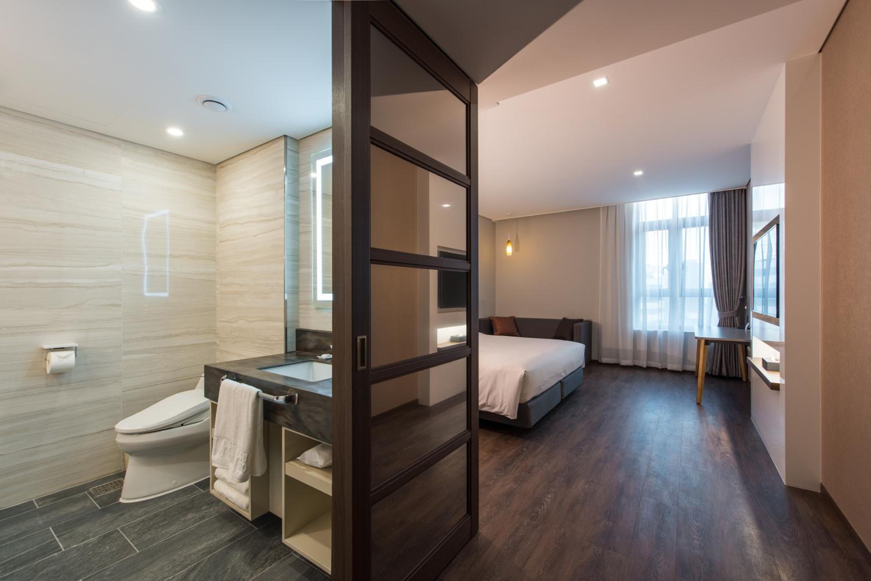 Deluxe King Room photo 2