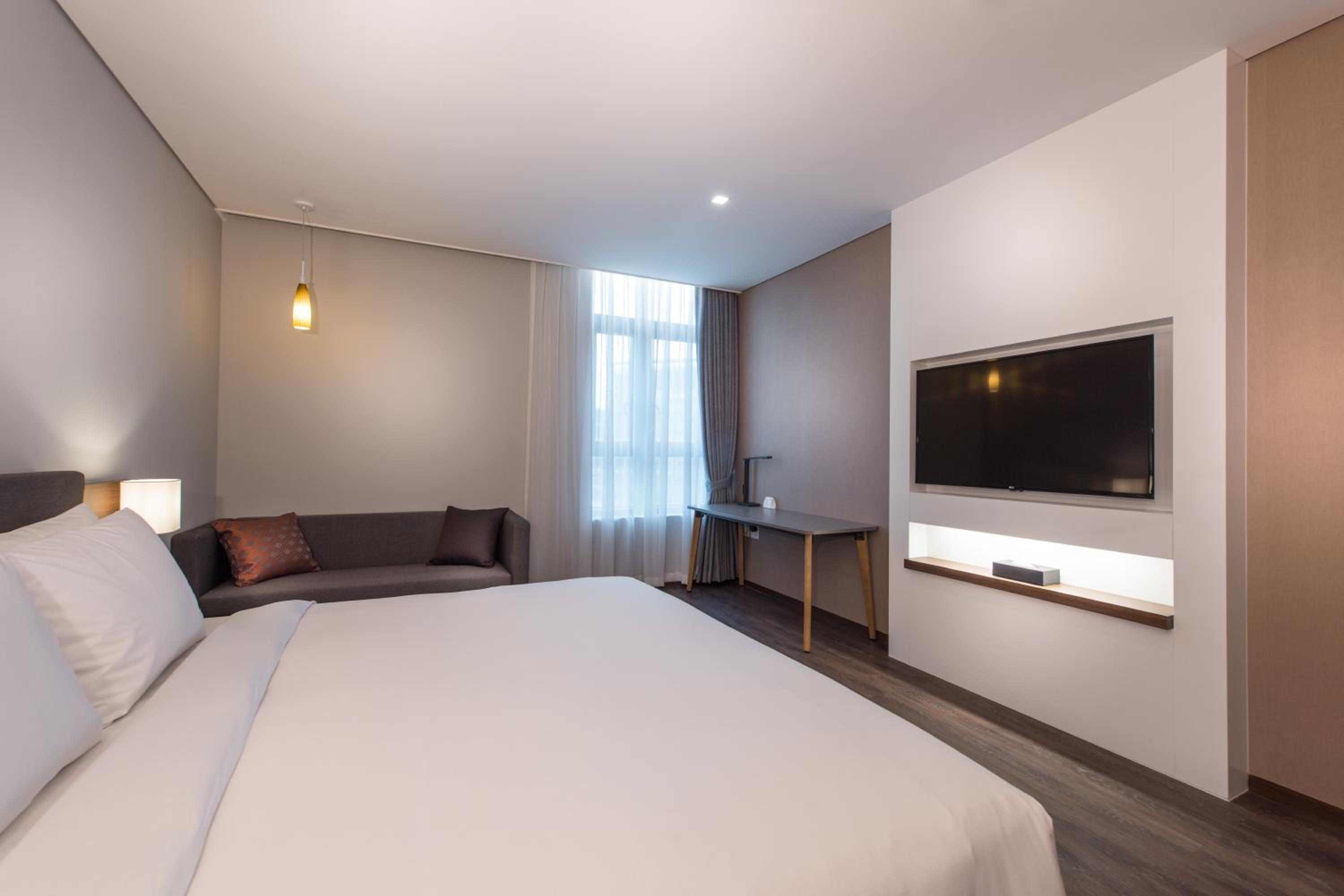 Deluxe King Room photo 3