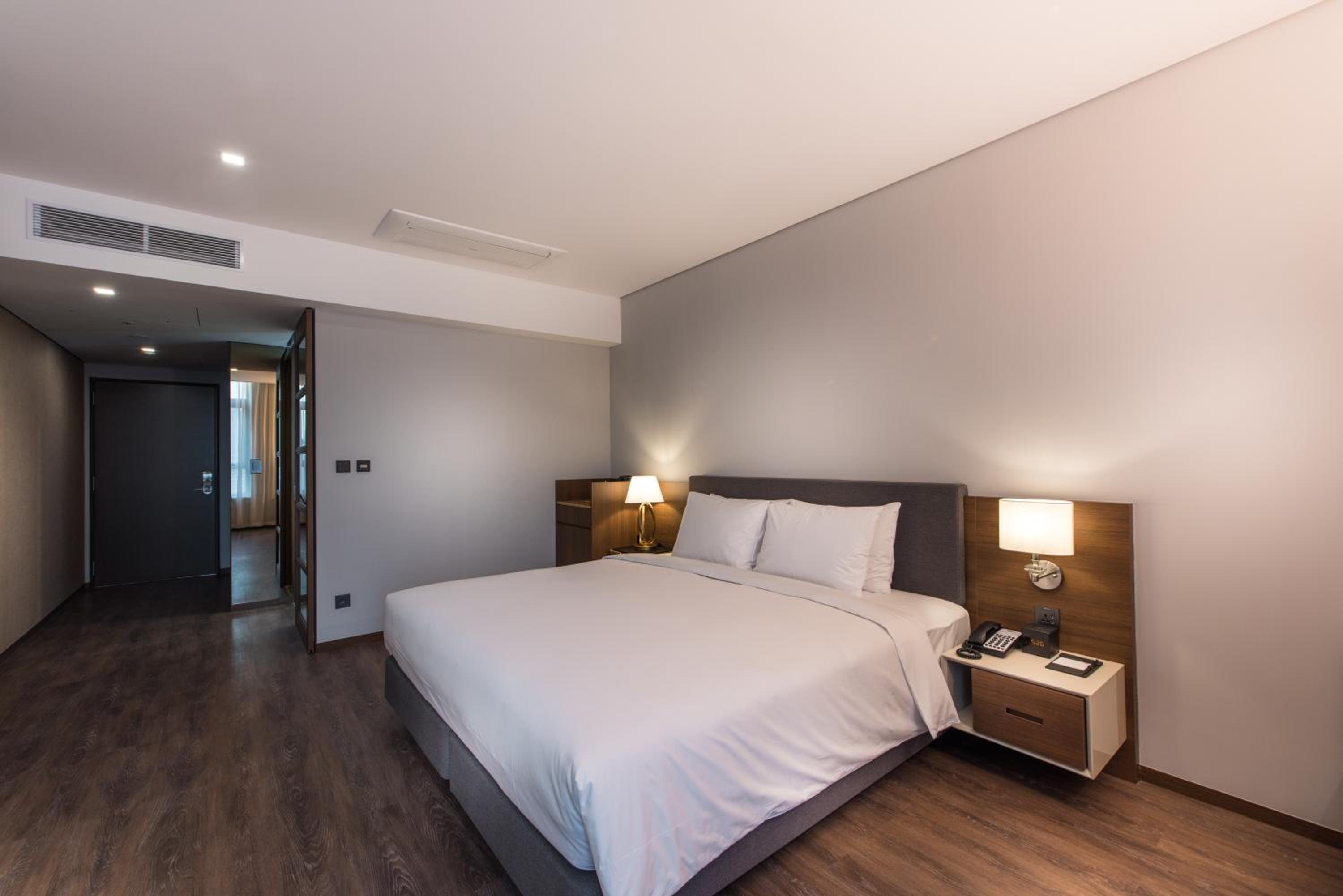 Deluxe King Room photo 1