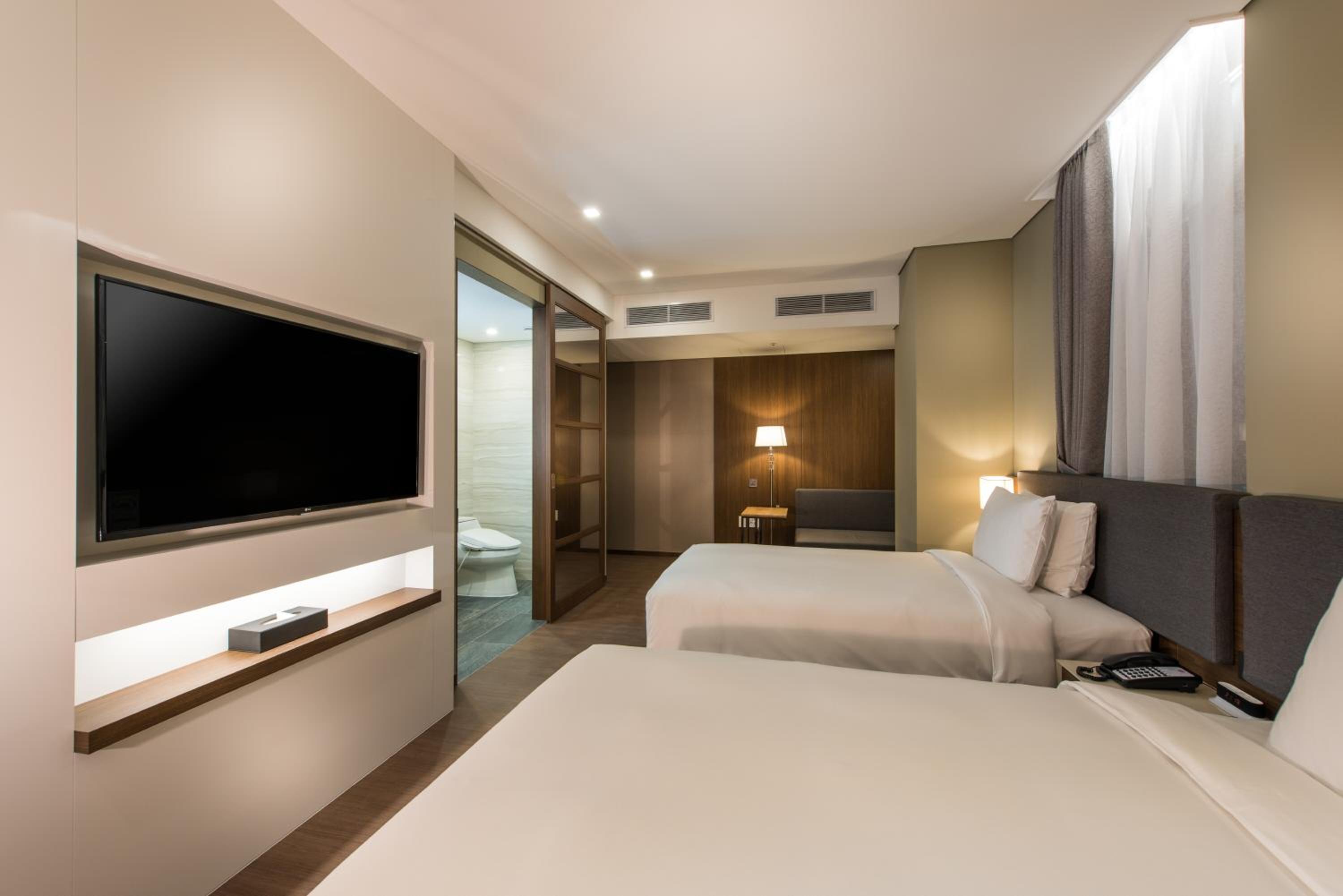 Deluxe Twin Room photo 3