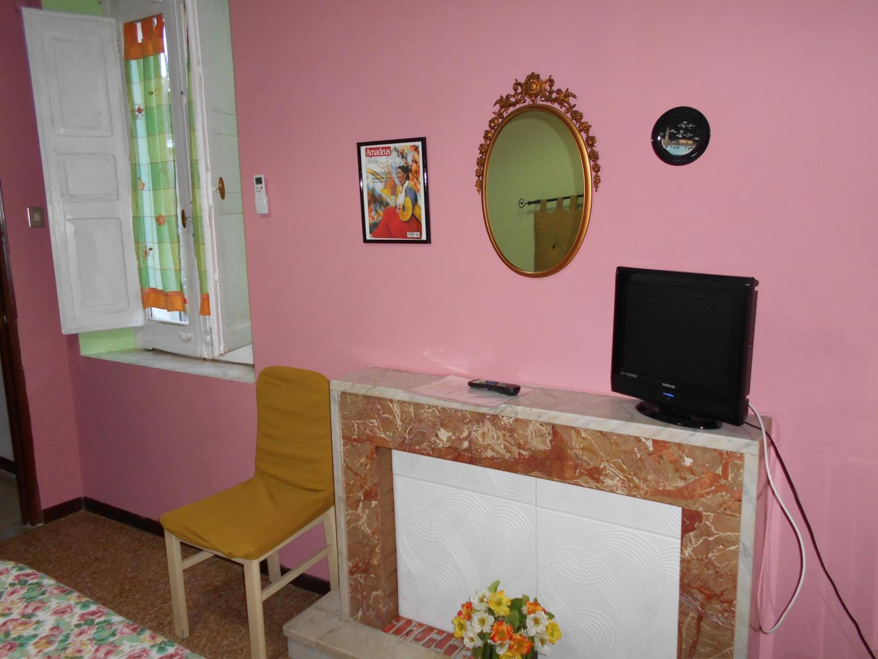 Double Room with Shared Bathroom photo 1