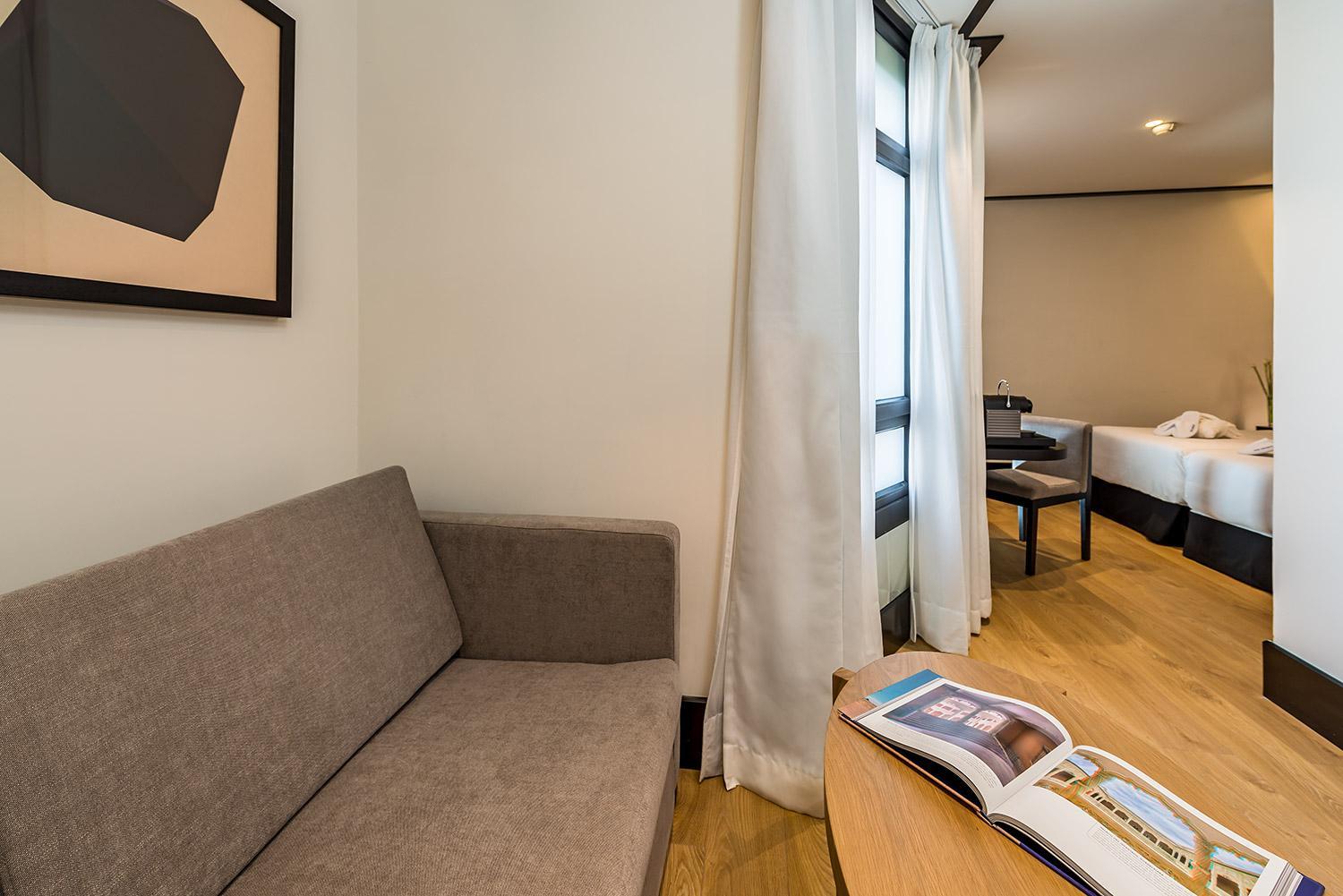 Deluxe Room (2 Adults + 1 Child) thumbnail 6