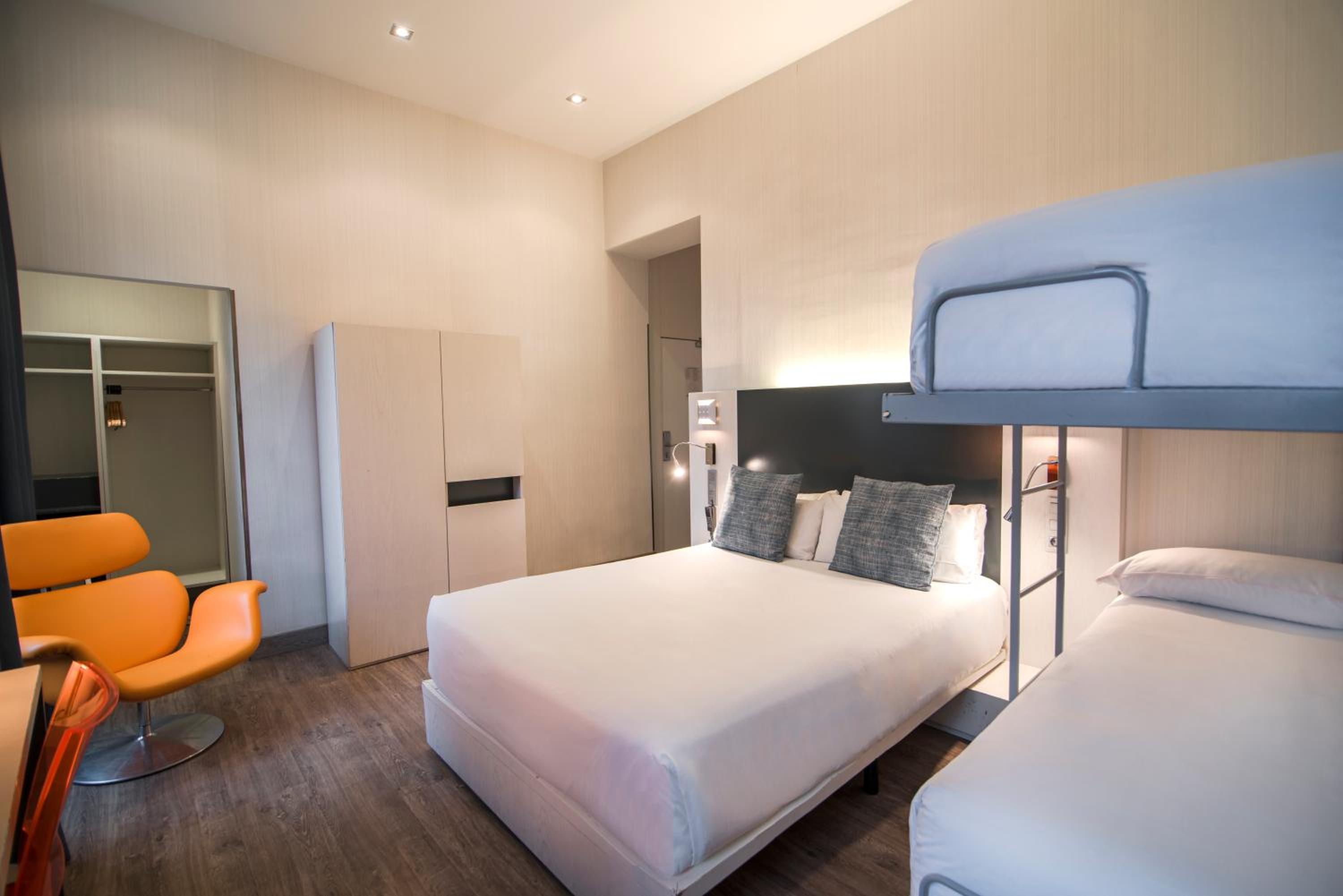 Quadruple Room - Photo 5