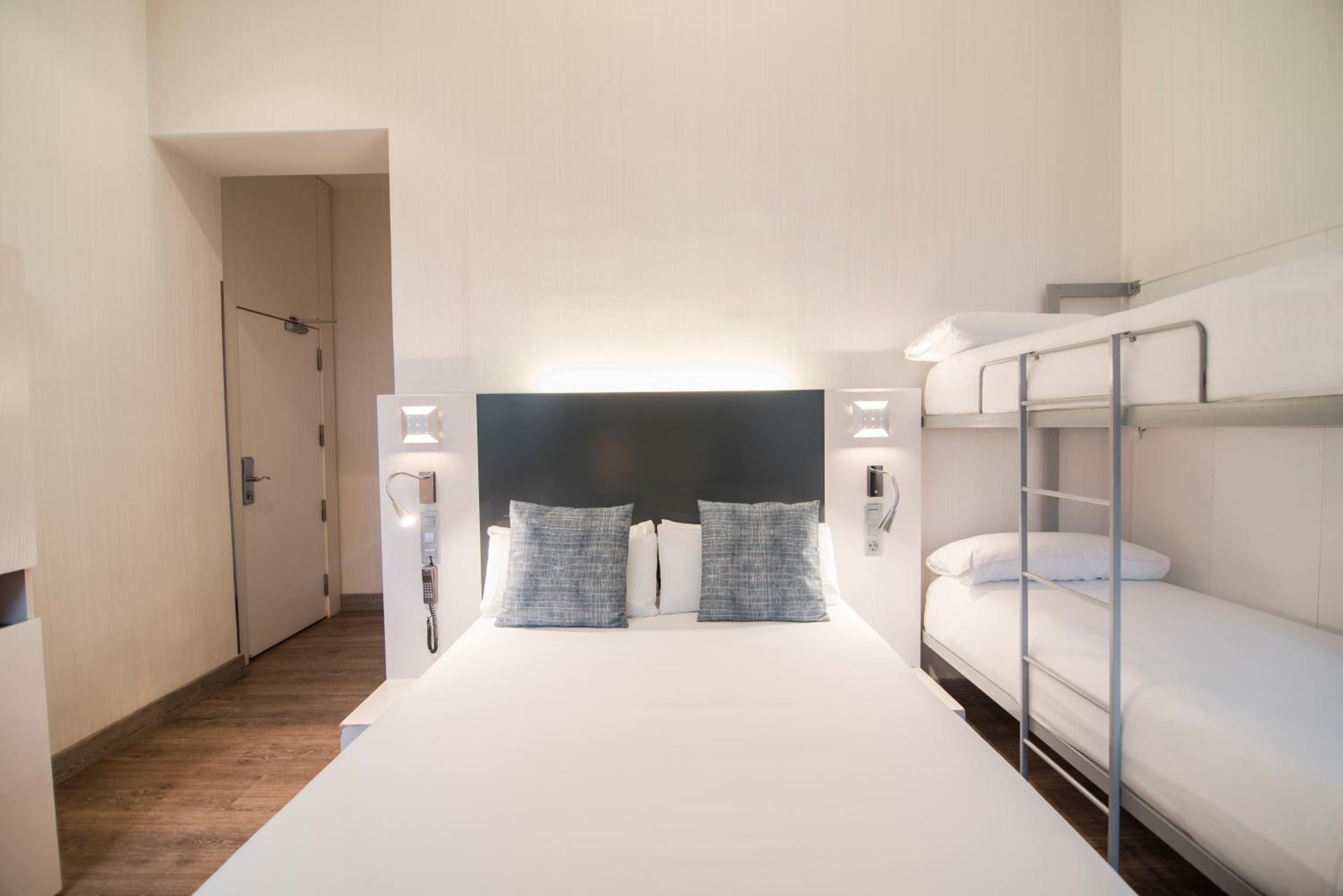 Quadruple Room - Photo 4