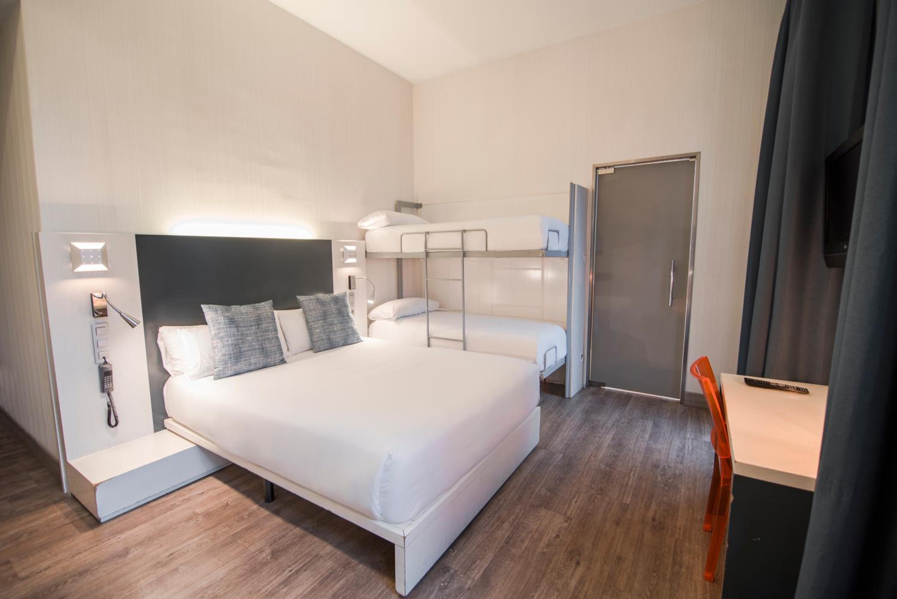 Quadruple Room - Photo 1