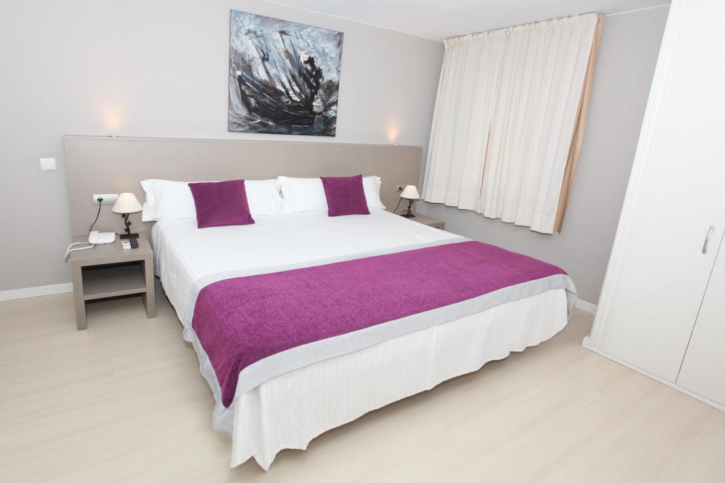 One-Bedroom Apartment - Photo 2