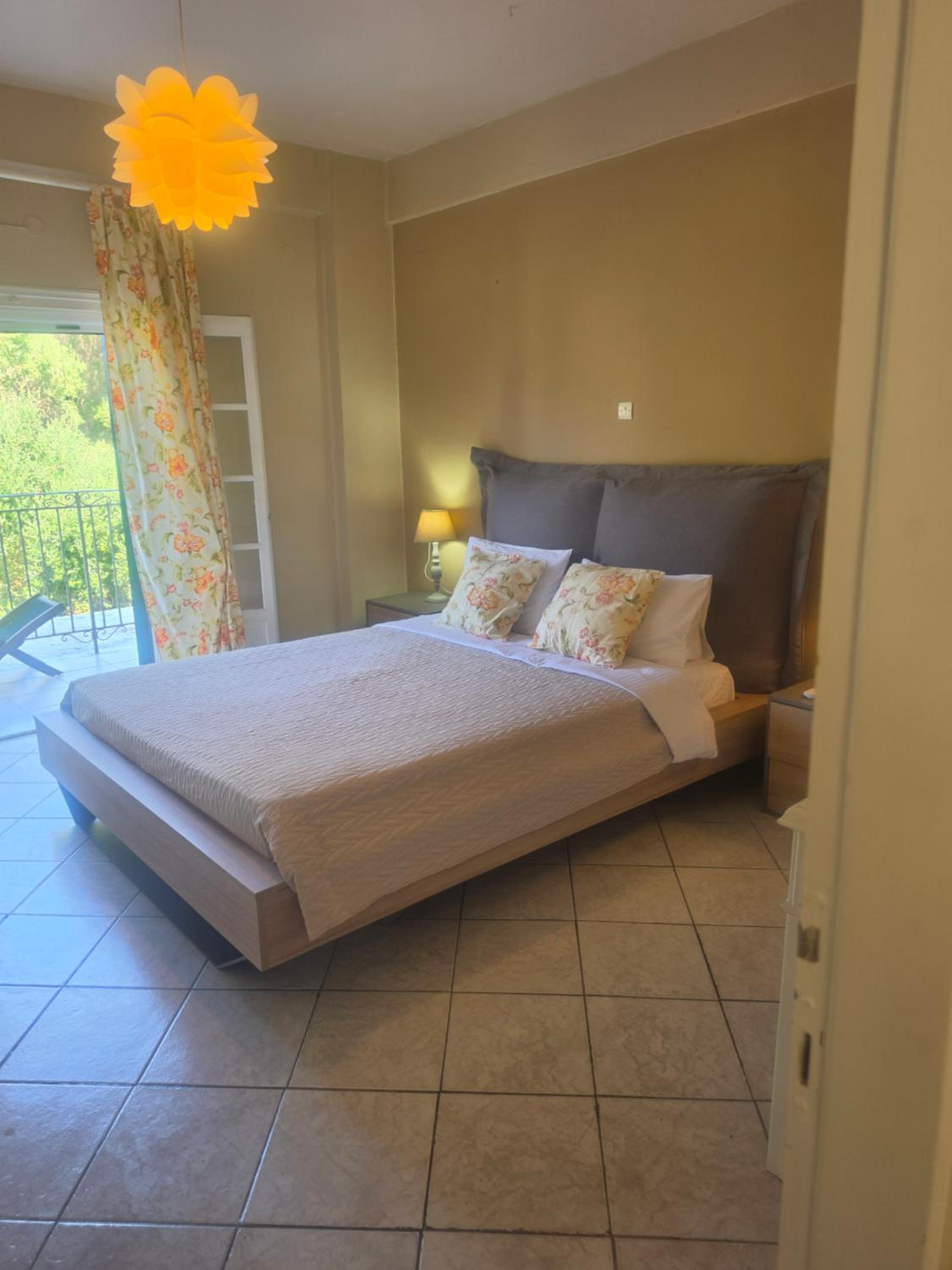 Classic One-Bedroom Apartment with King Bed