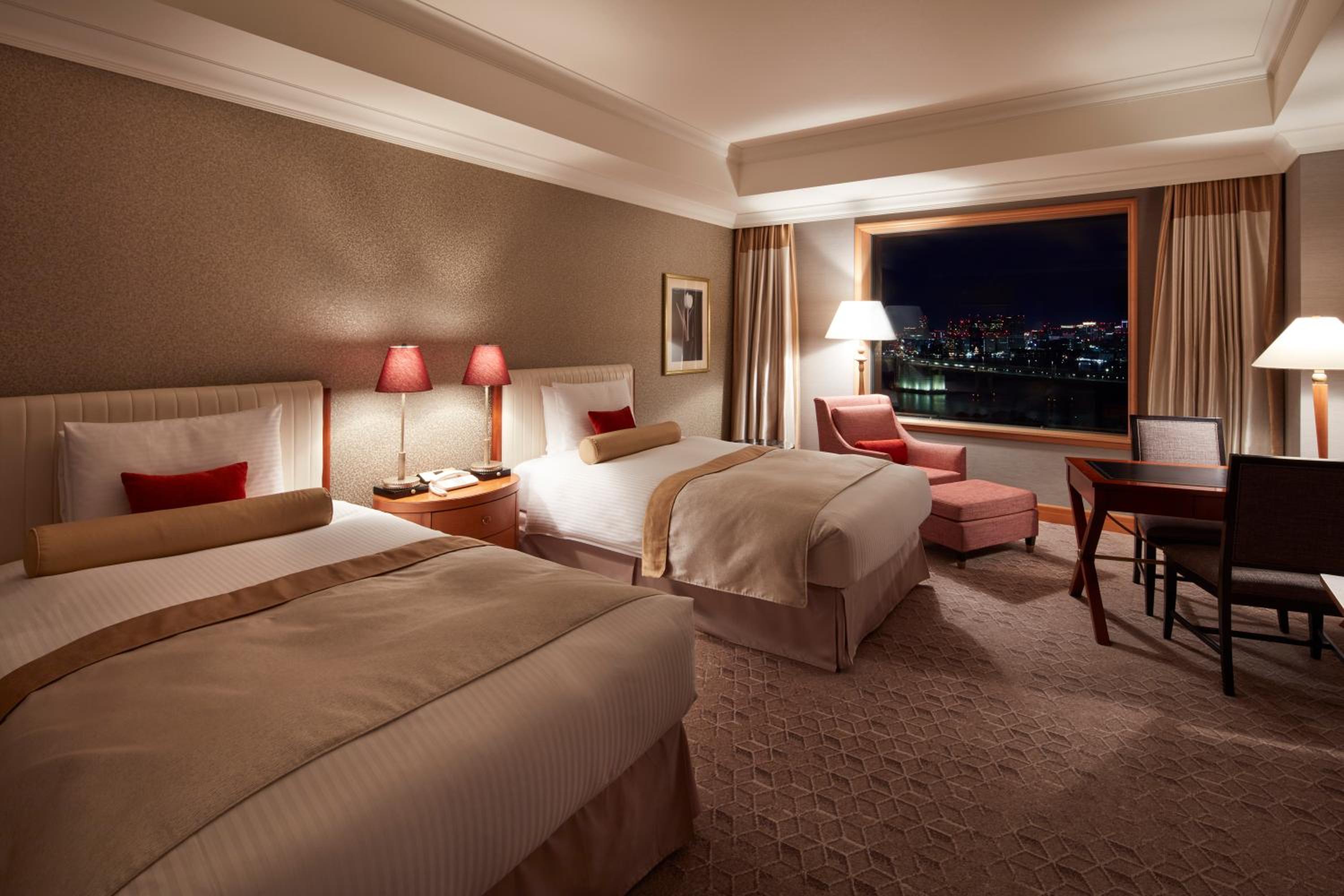Executive 27th and 28th Floor Deluxe Twin Room - Rainbow Bridge Side - Non-Smoking photo 1