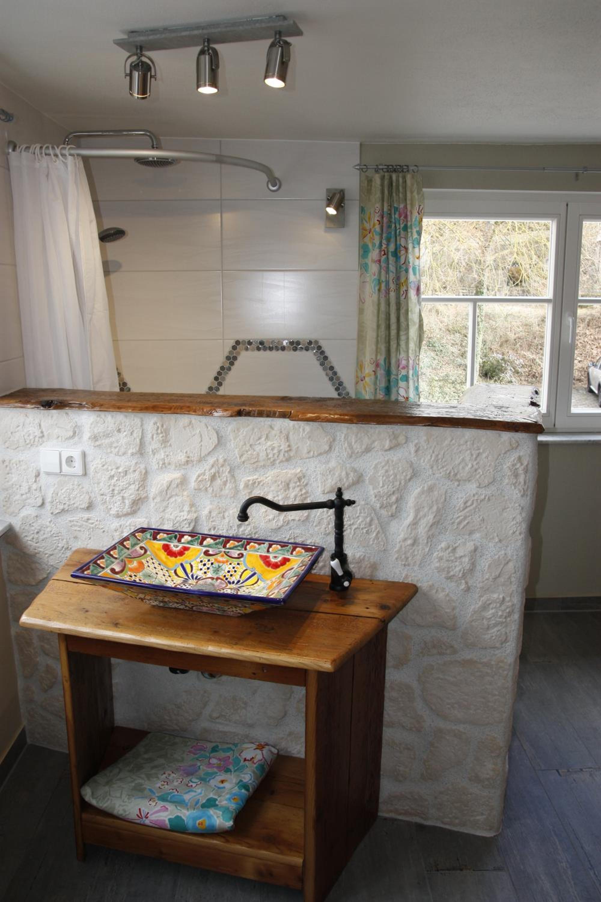 Double Room with Private Bathroom - Photo 9