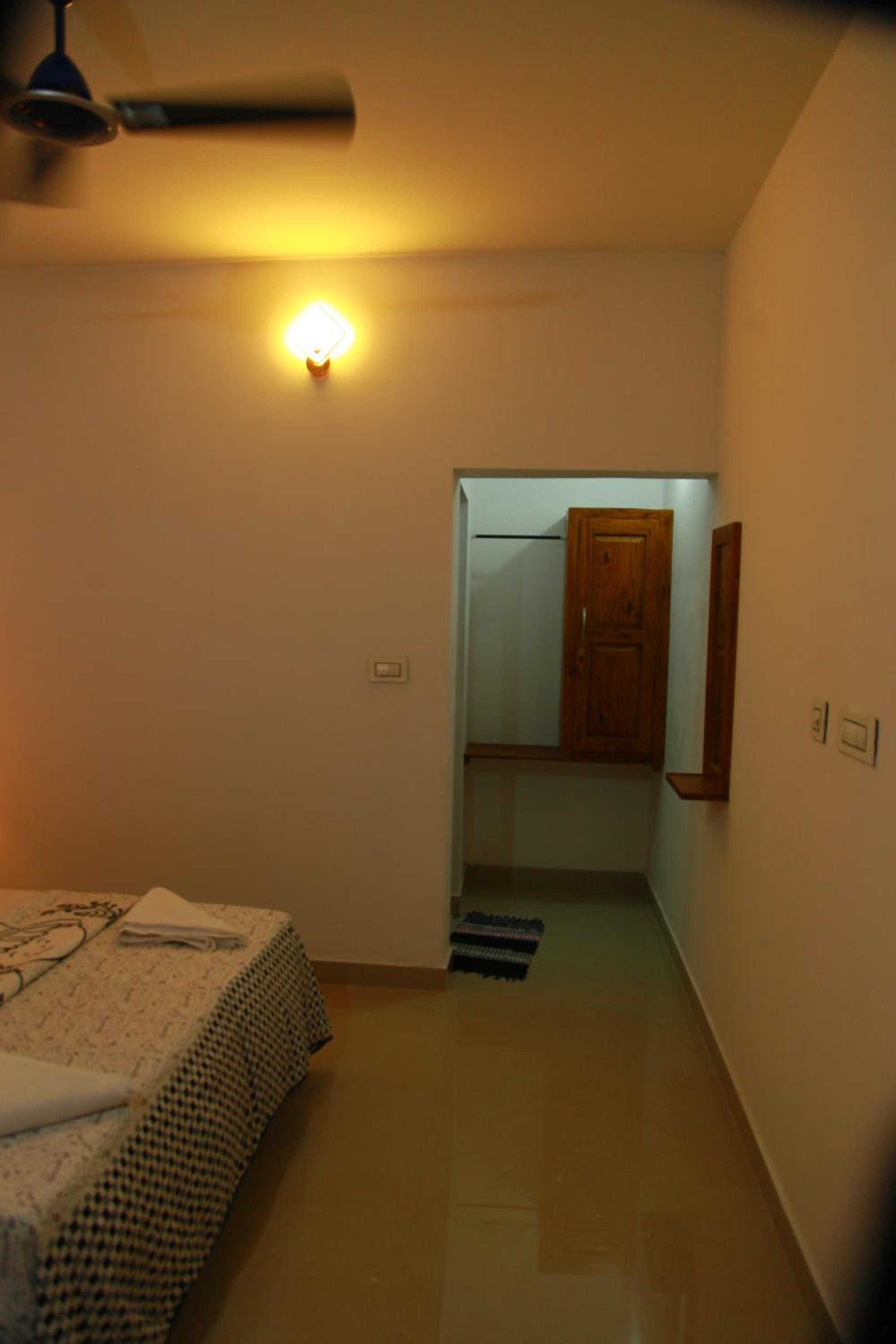 Deluxe Double Room (2 Adults + 1 Child) photo 1