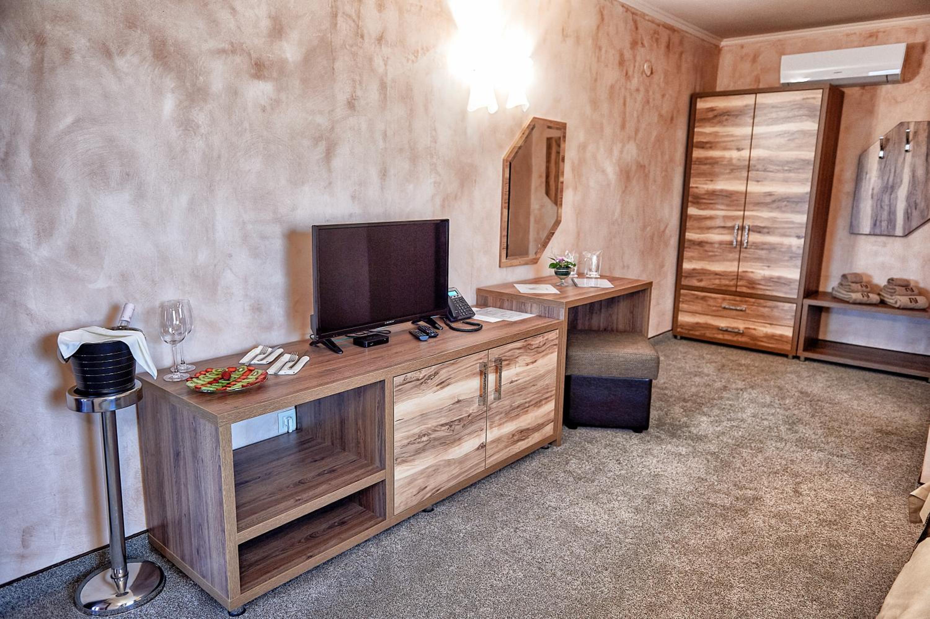 Deluxe Double or Twin Room - Photo 3