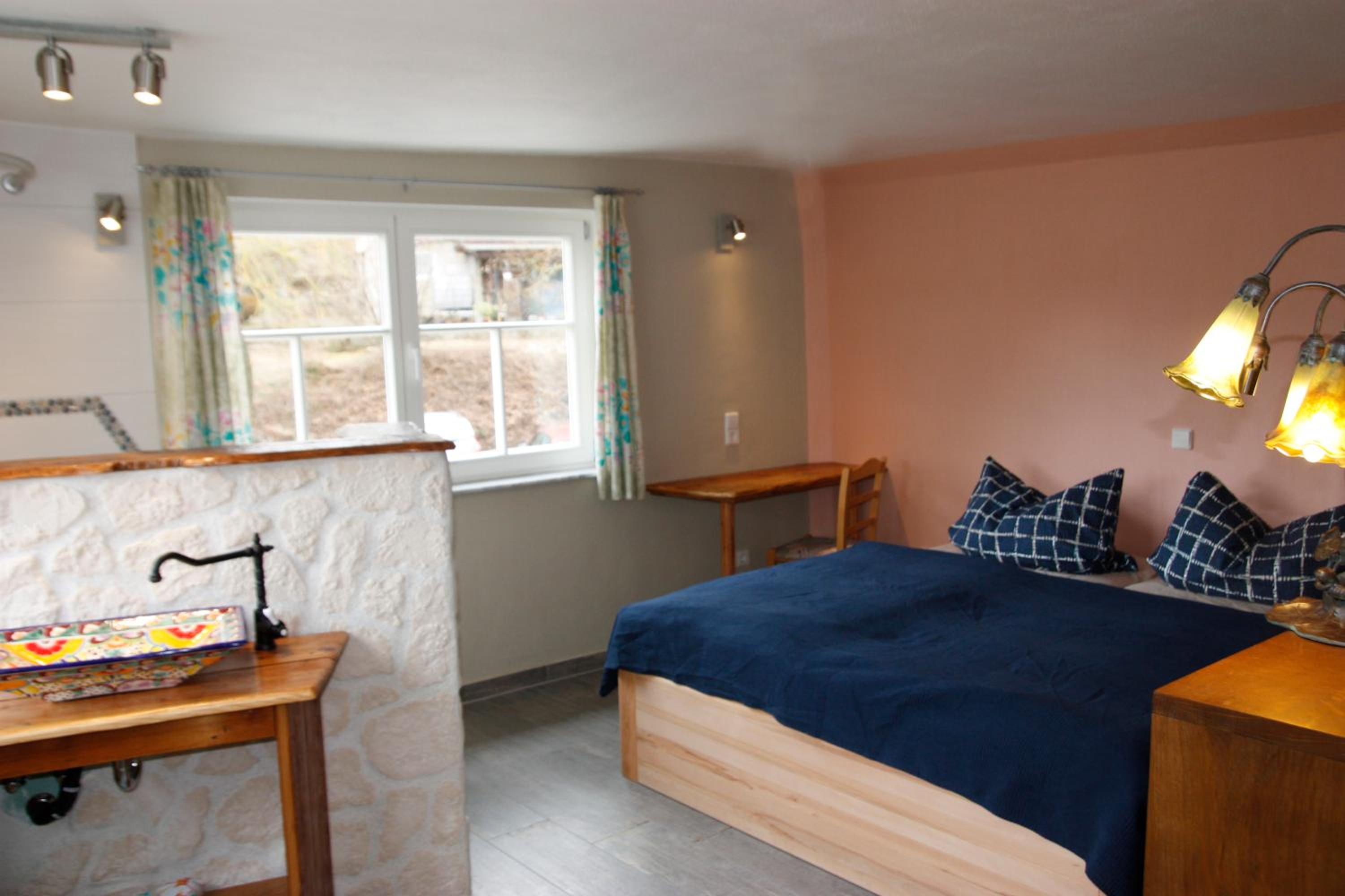 Double Room with Private Bathroom - Photo 11