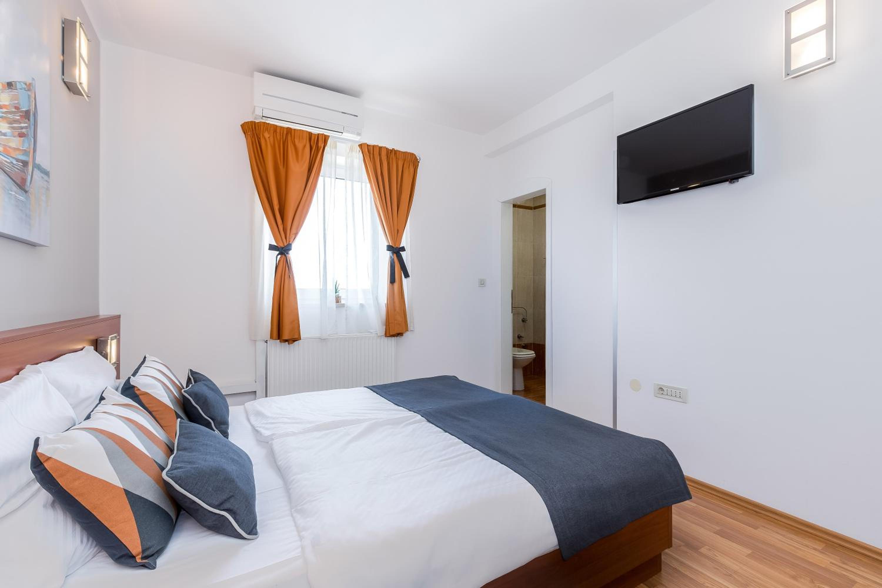 Standard Double Room - Photo 4