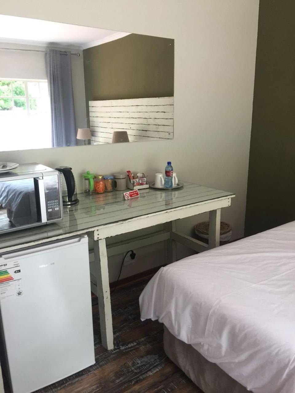 Twin Room - Photo 3