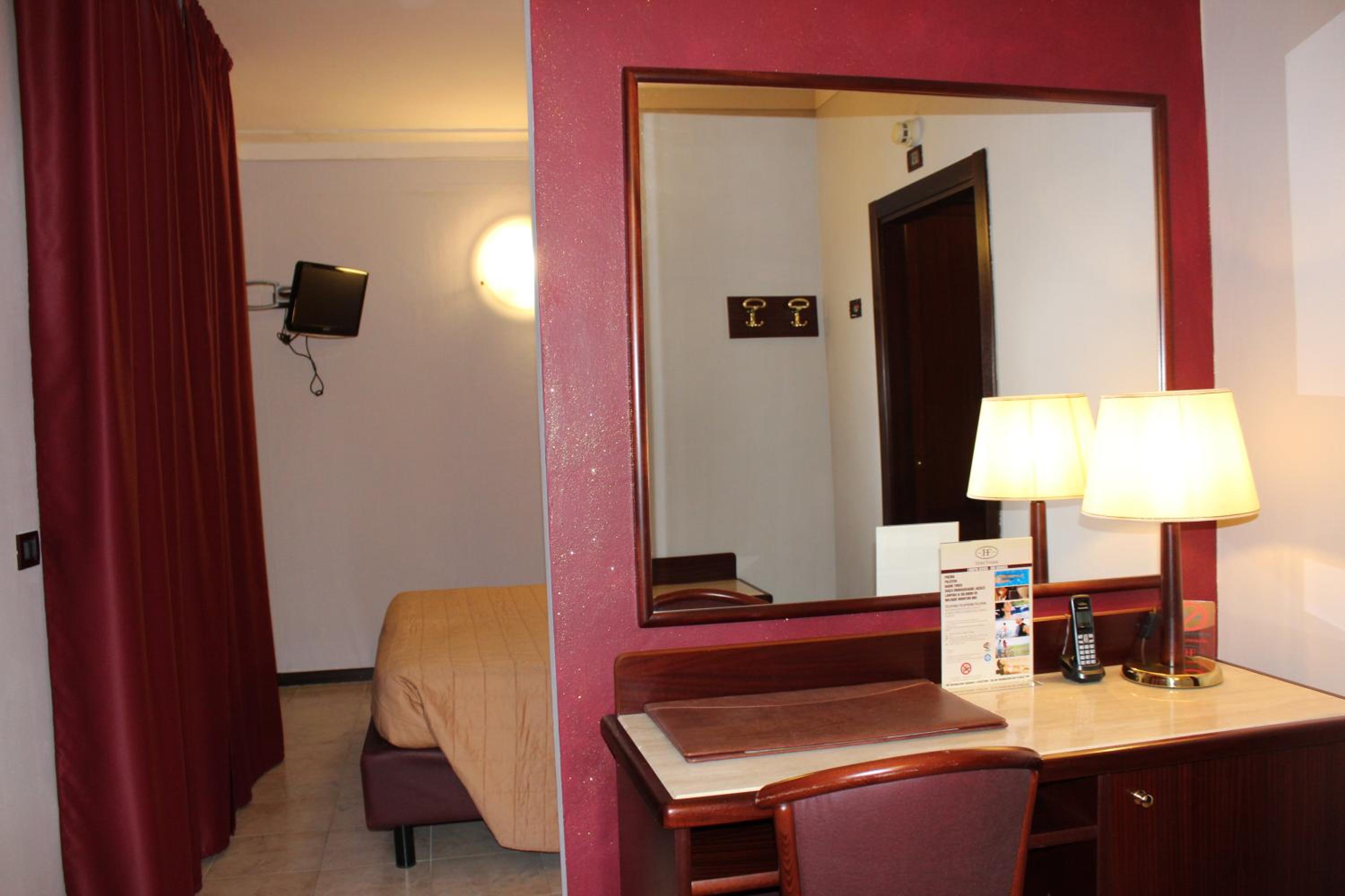 Single Room photo 2