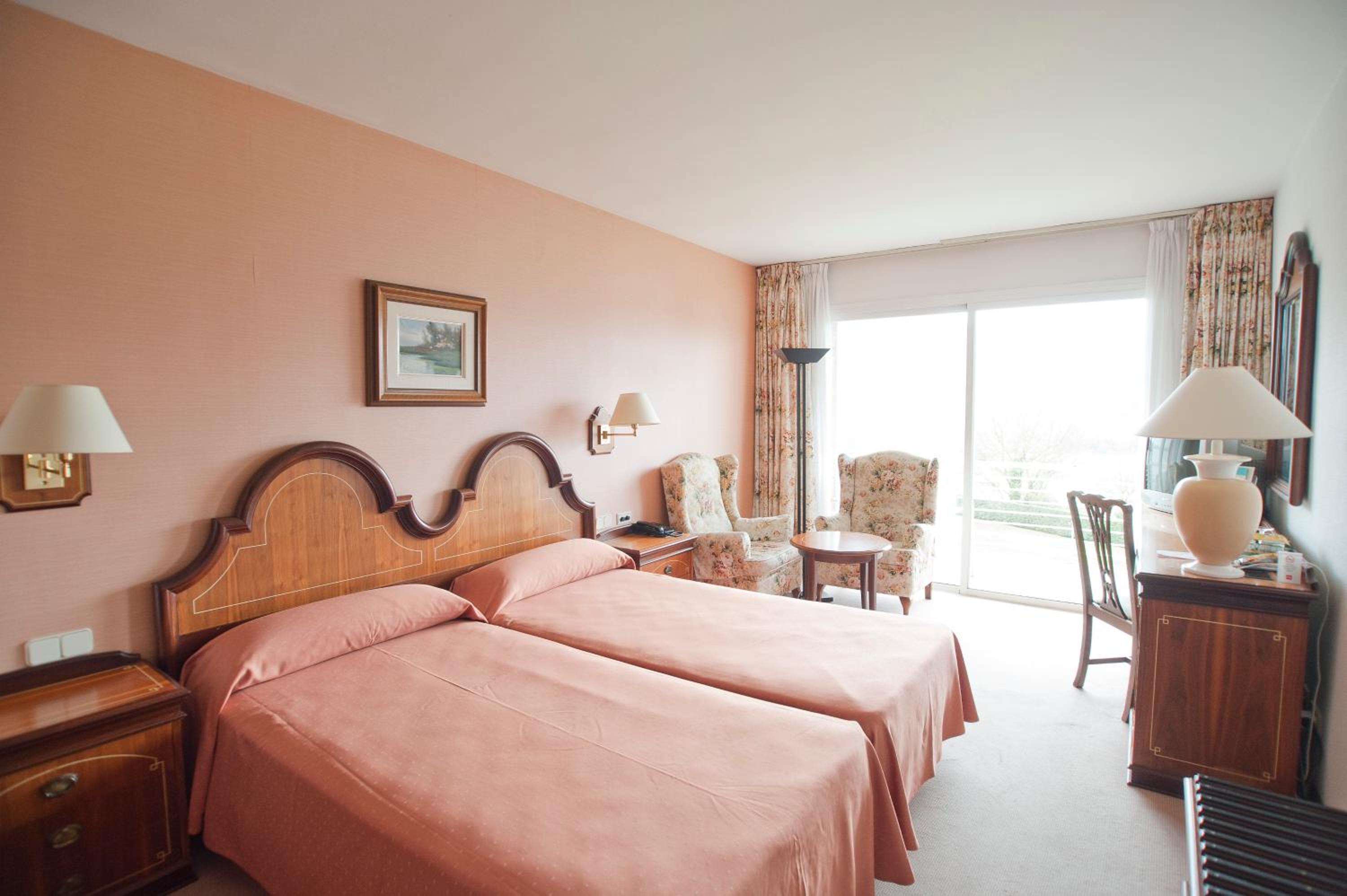 Twin Room - Photo 2