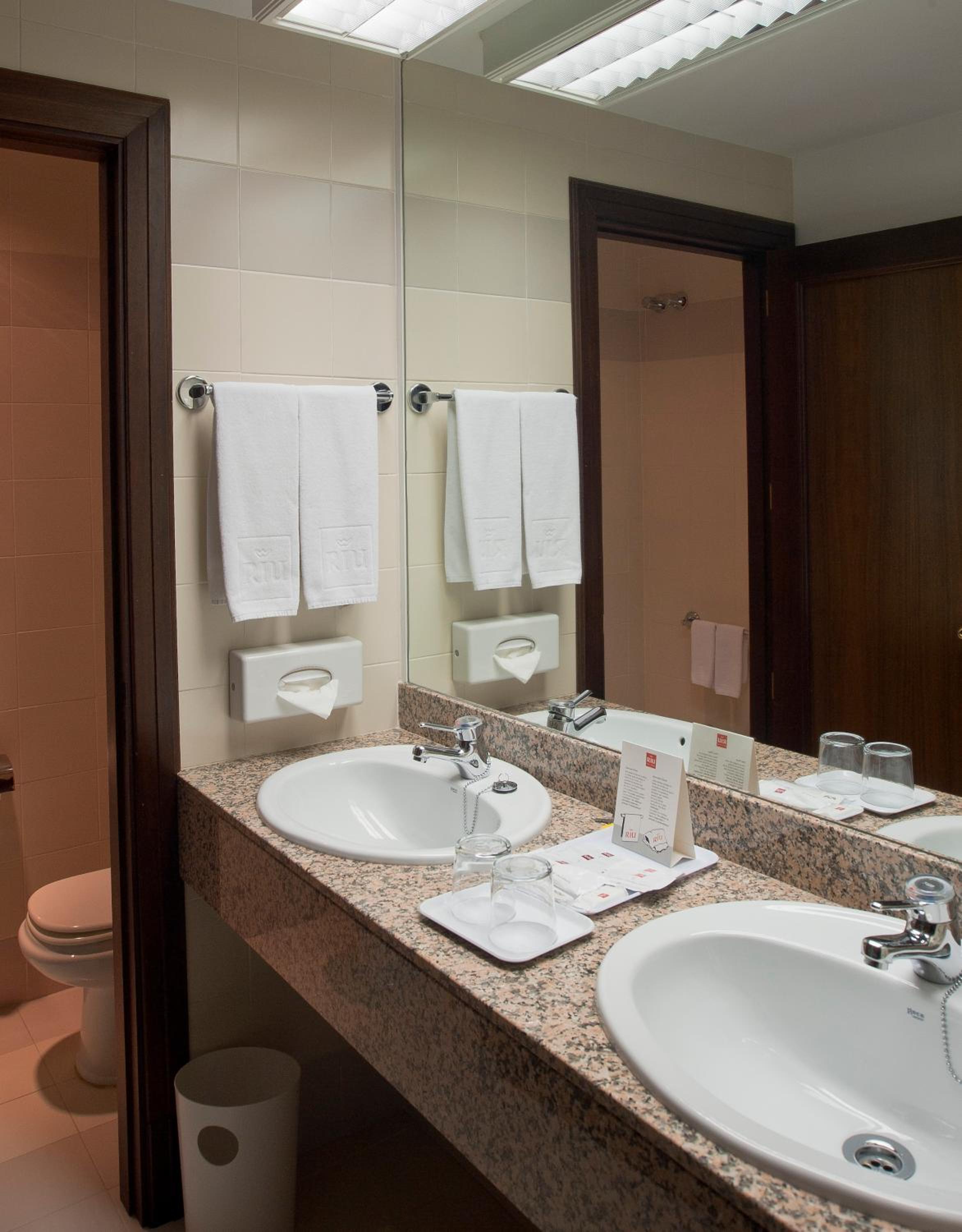Twin Room - Photo 7